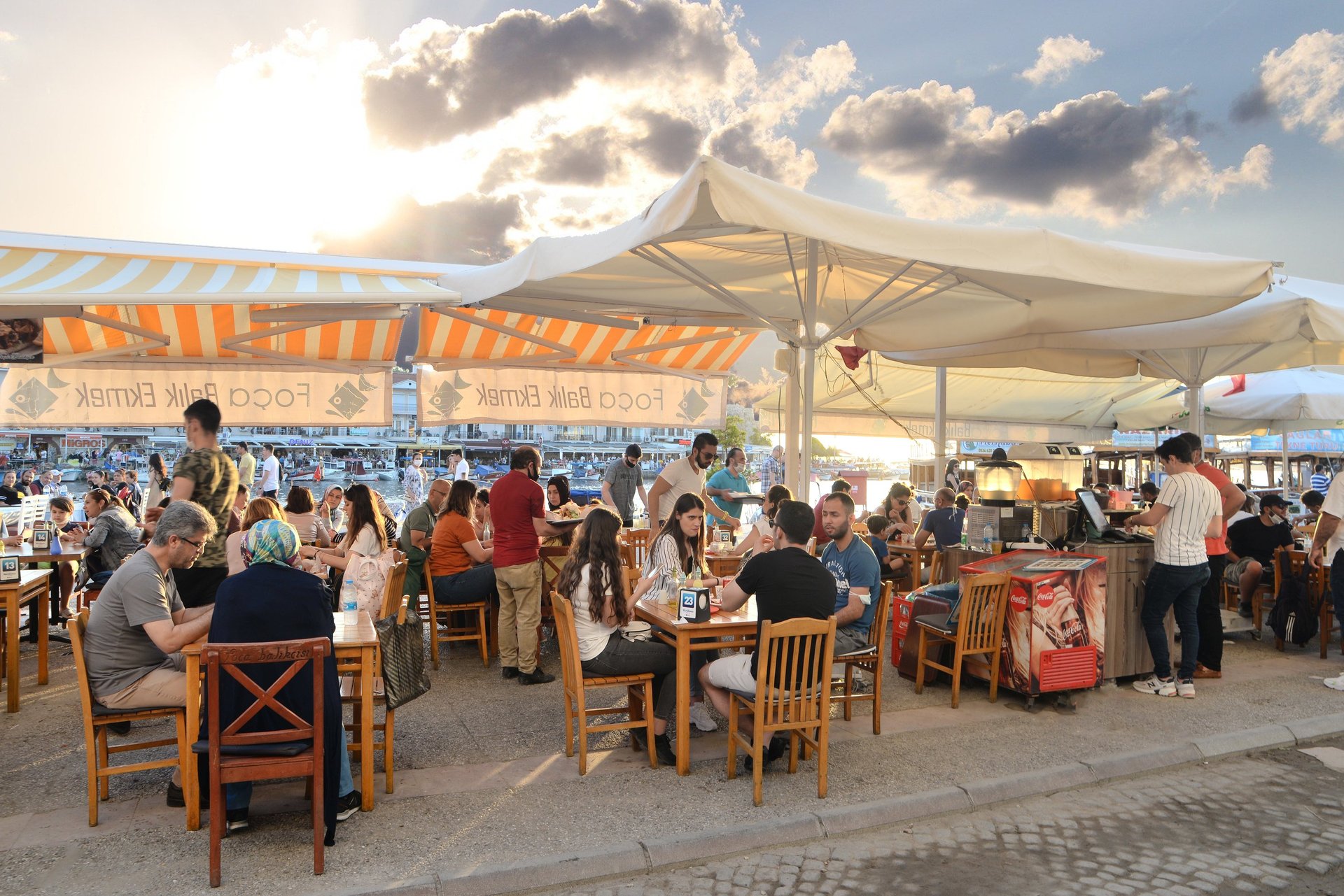 gray computer monitor