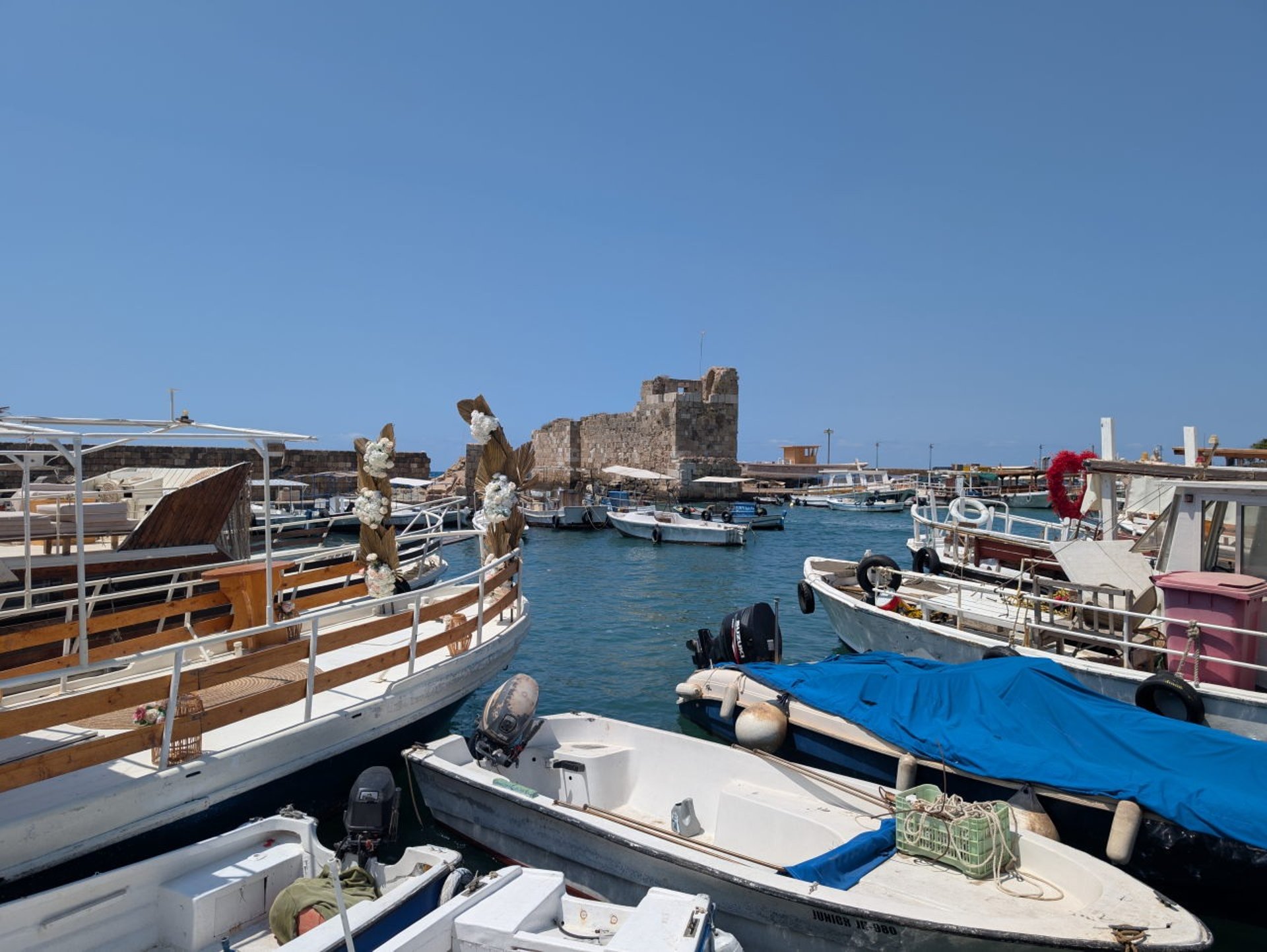black and white bed linen