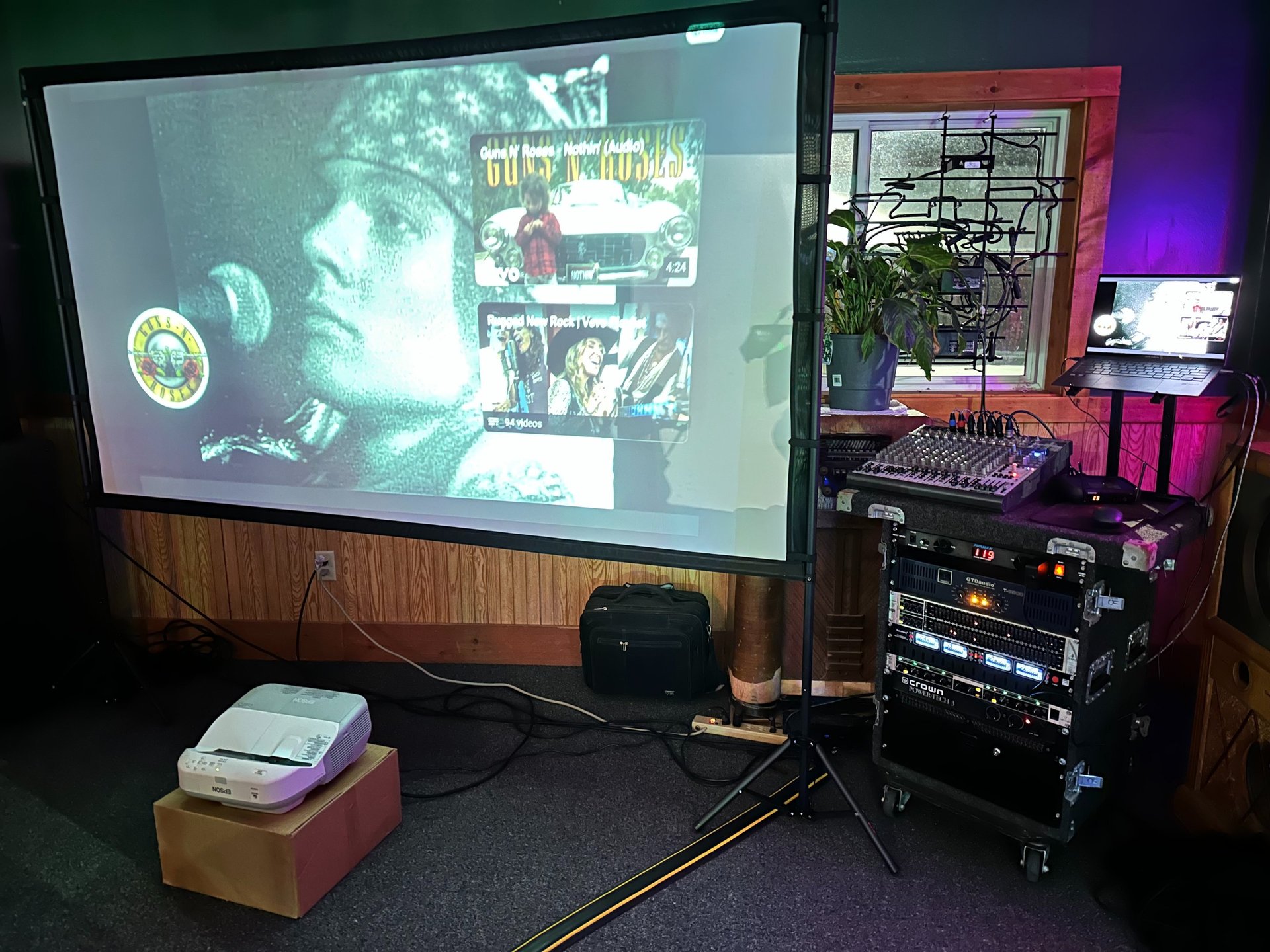 black and white bed linen