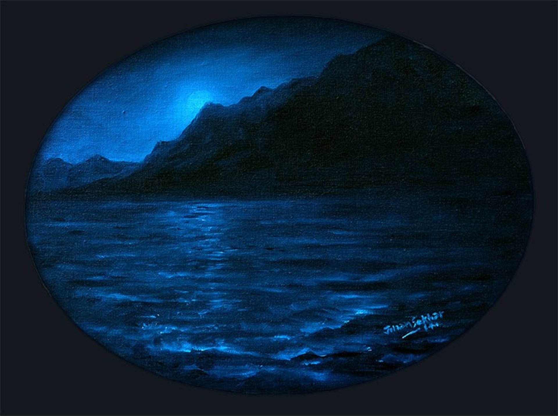 gray computer monitor