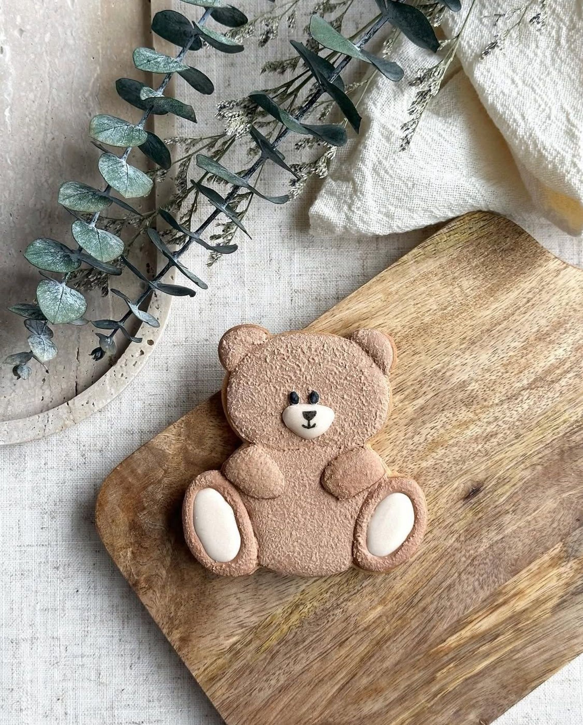 black and white bed linen