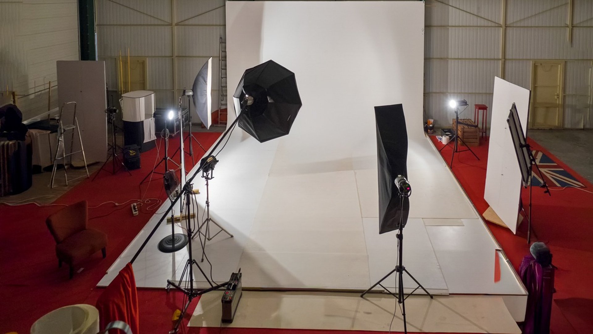 black and white bed linen
