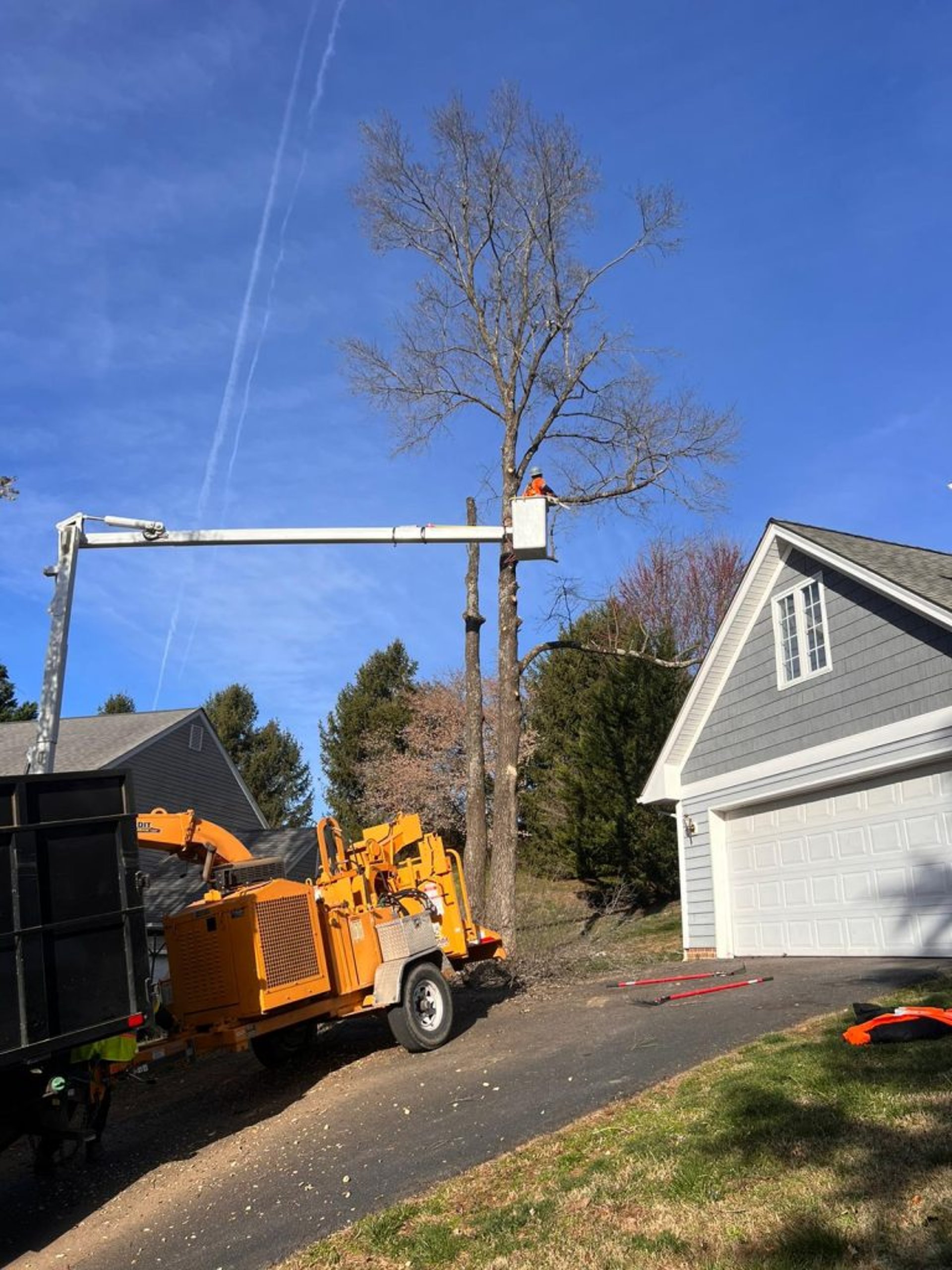 gray computer monitor