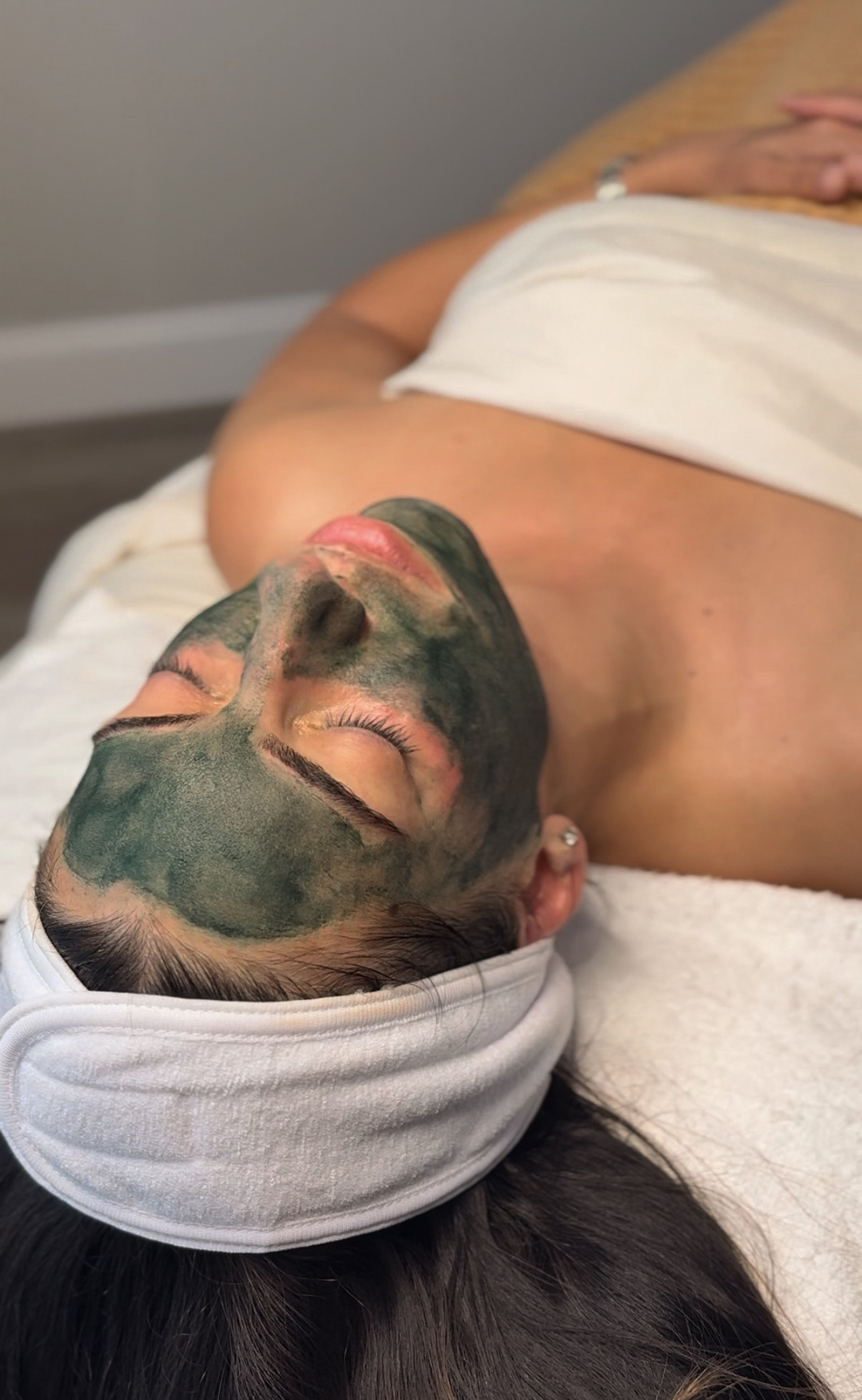 black and white bed linen