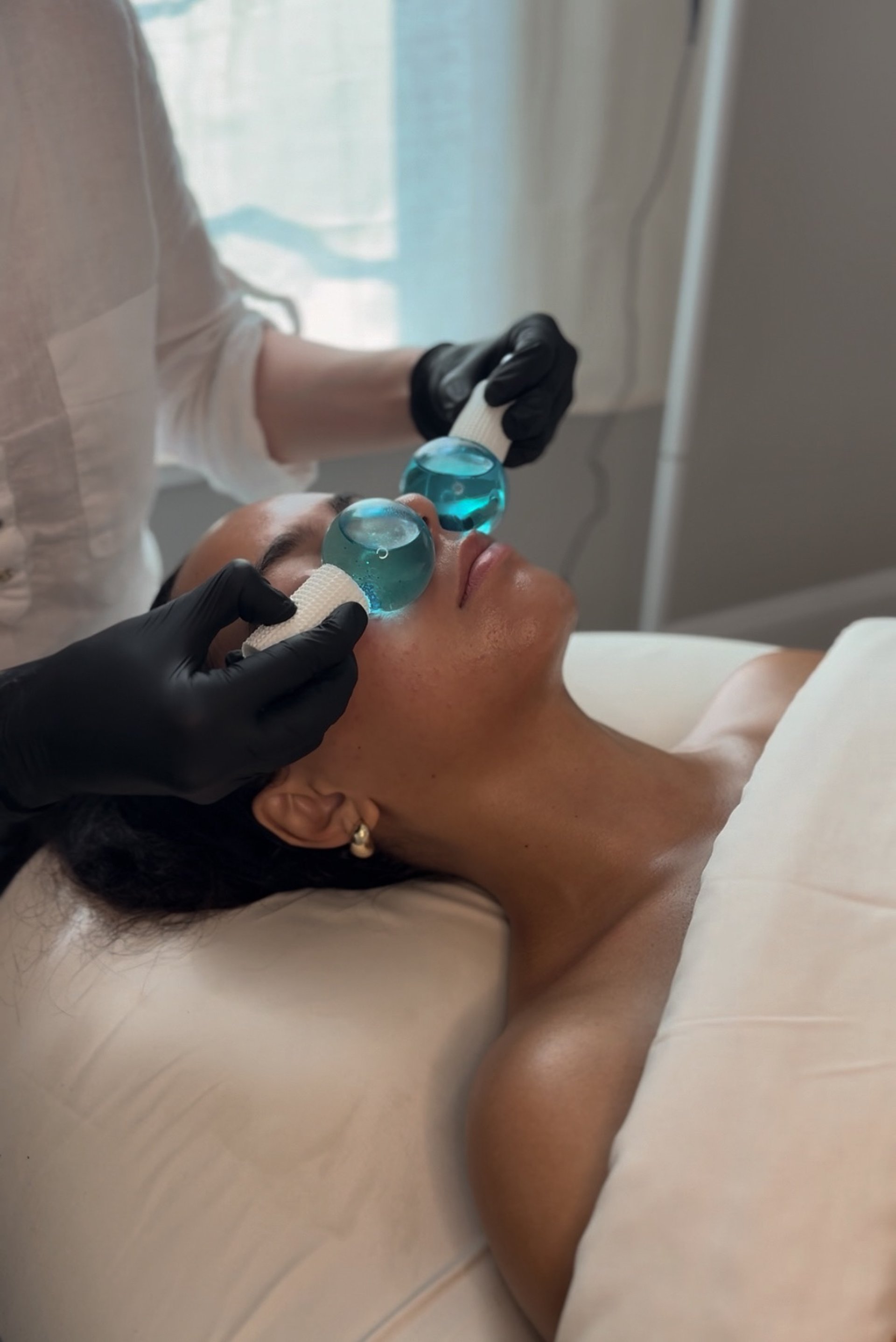 black and white bed linen