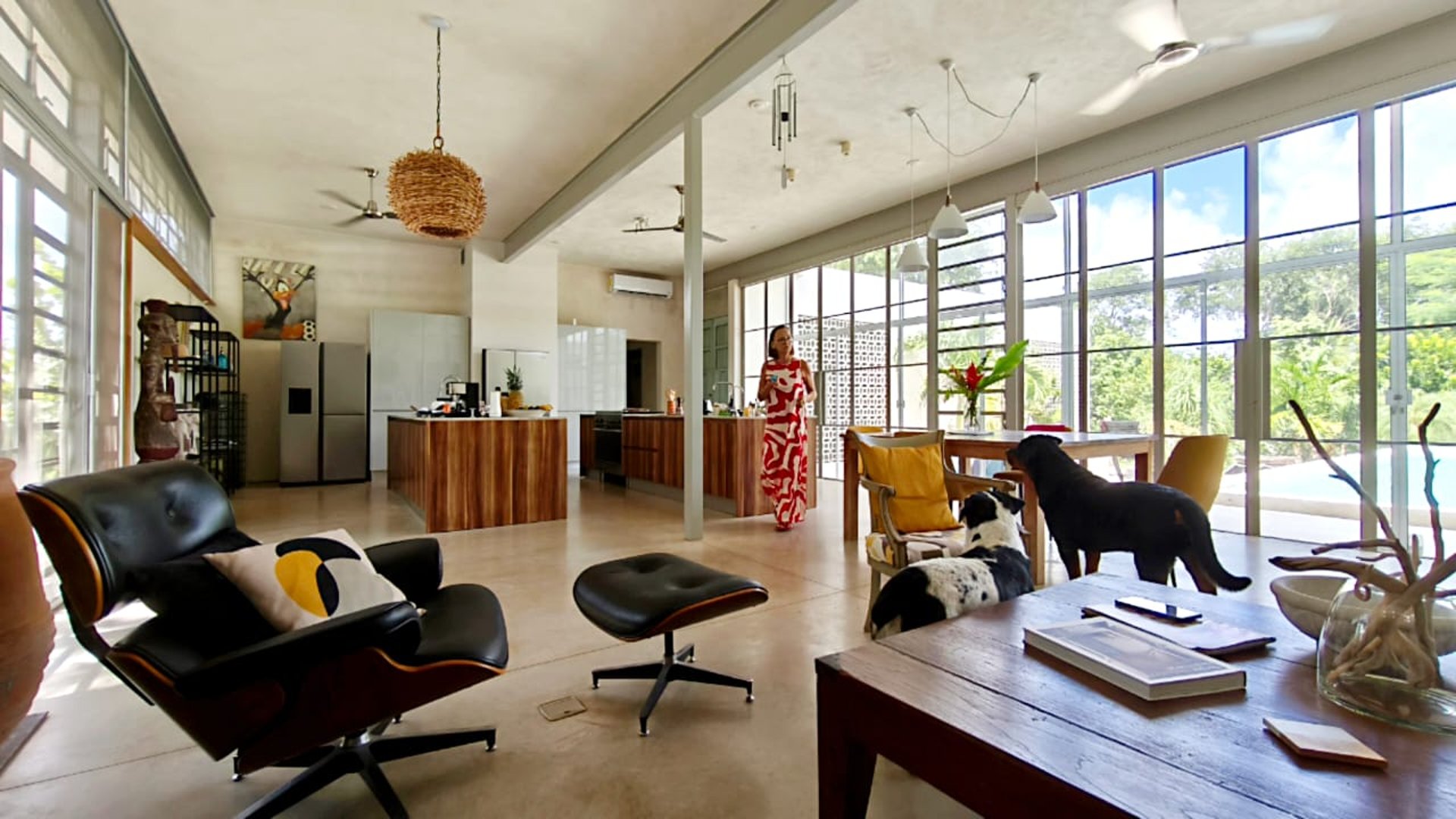 gray computer monitor