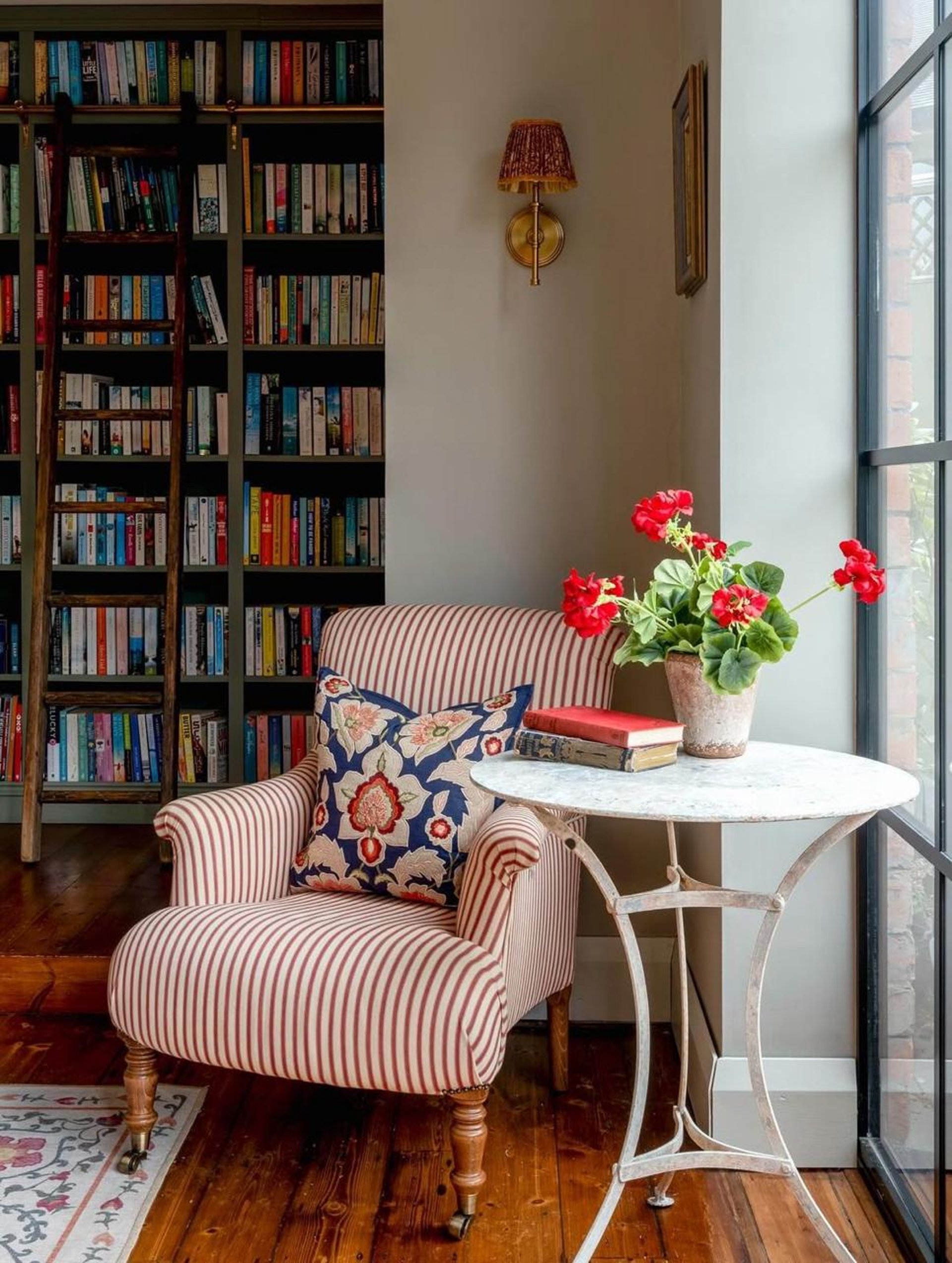 black and white bed linen