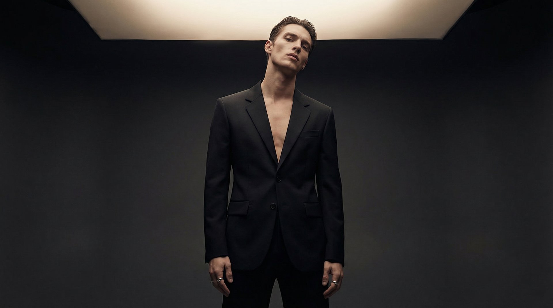 gray computer monitor