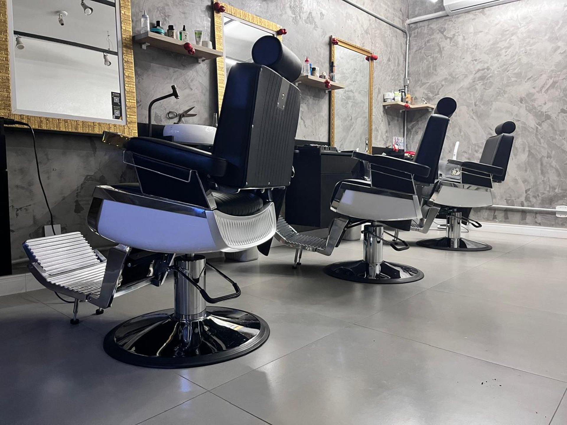 black and white bed linen