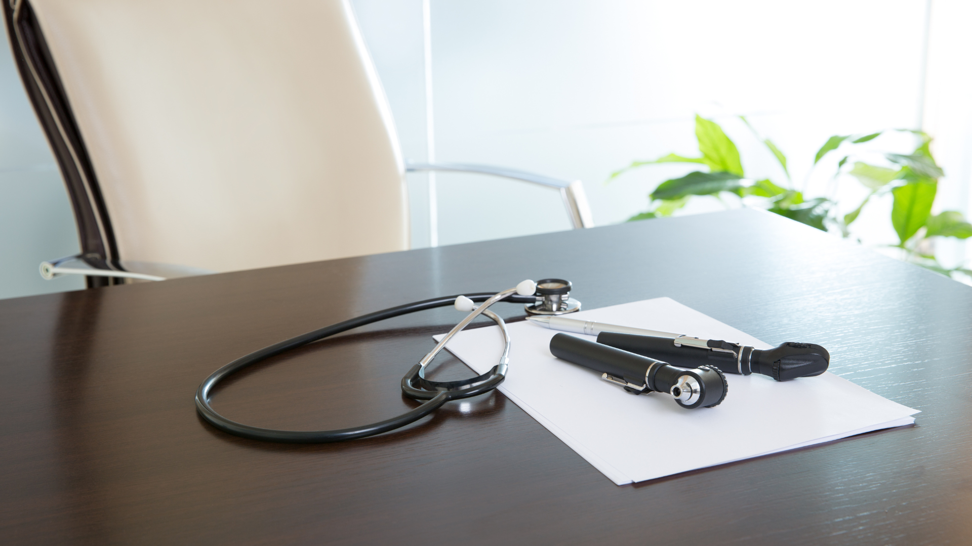 gray computer monitor