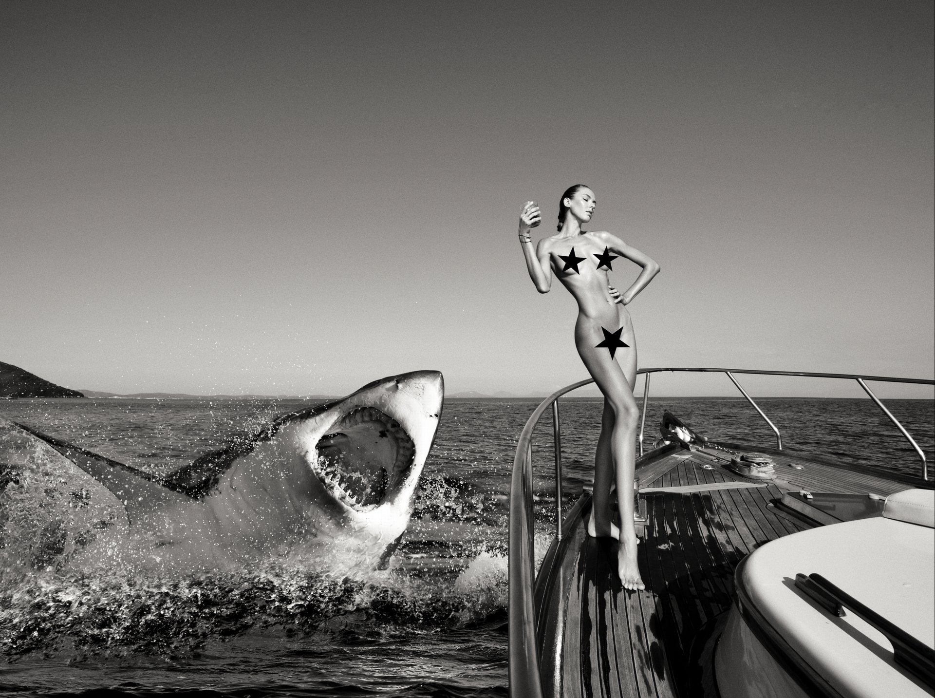 black and white bed linen