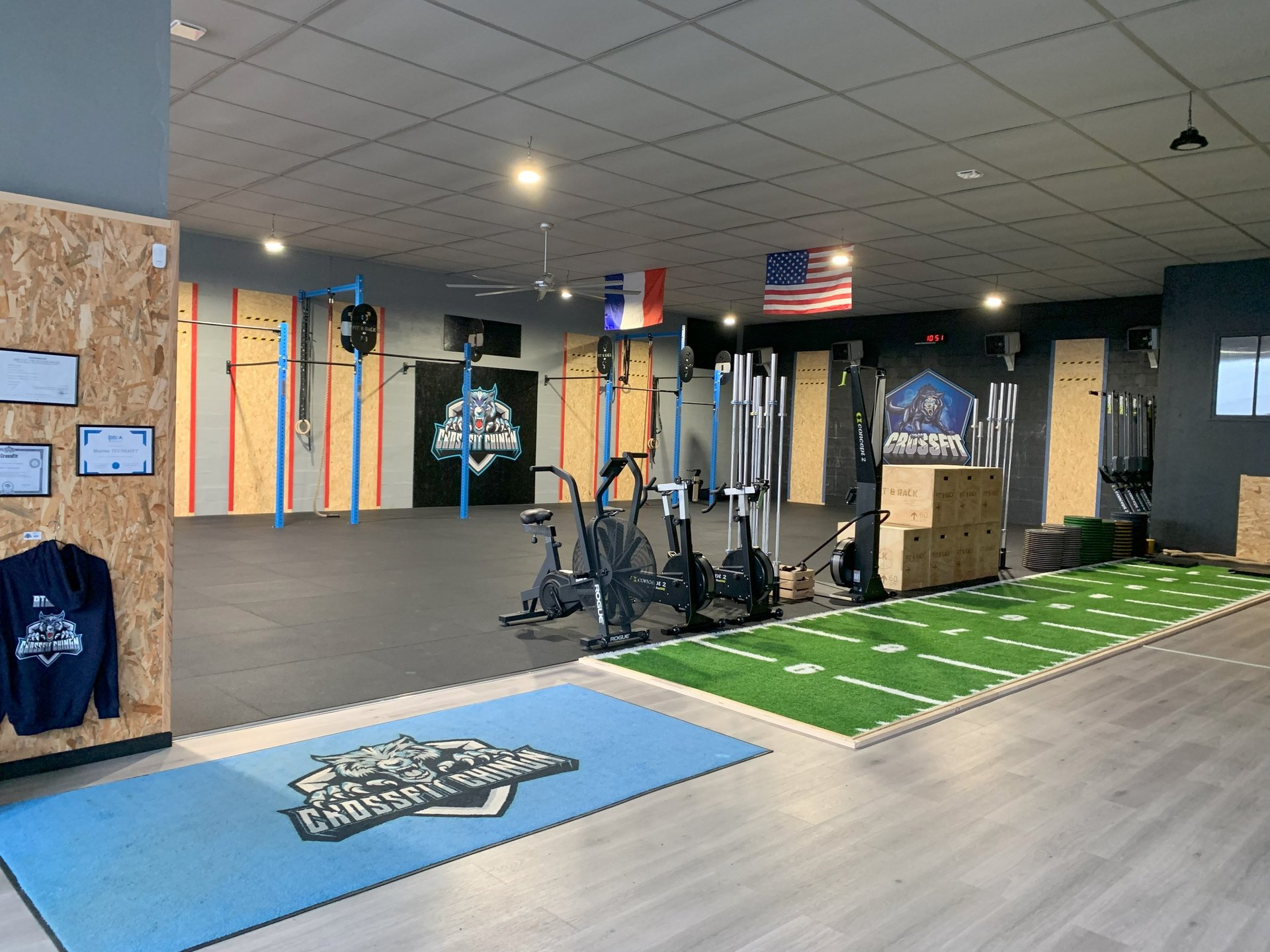 black and brown leather padded tub sofa