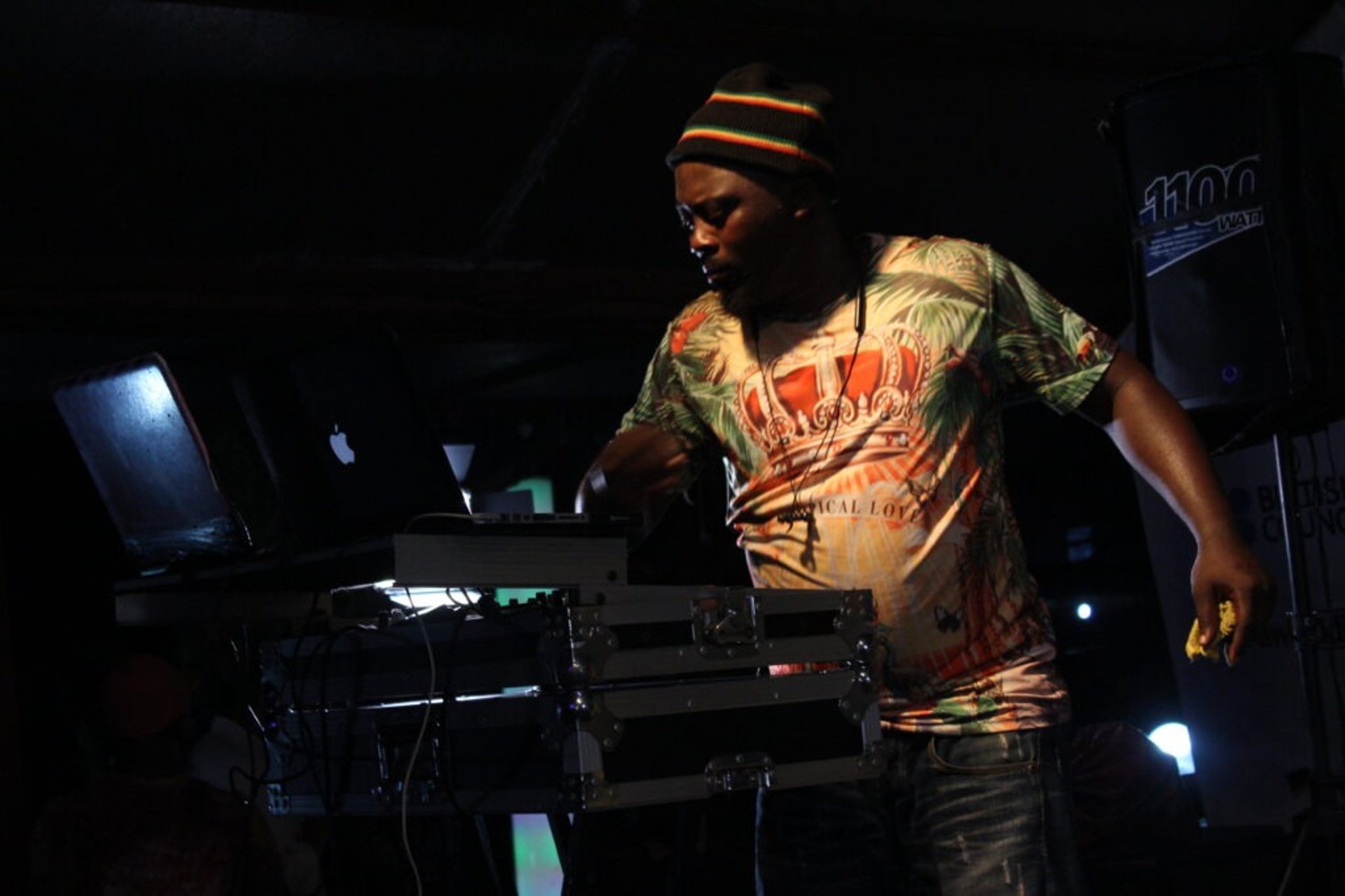 black and white bed linen