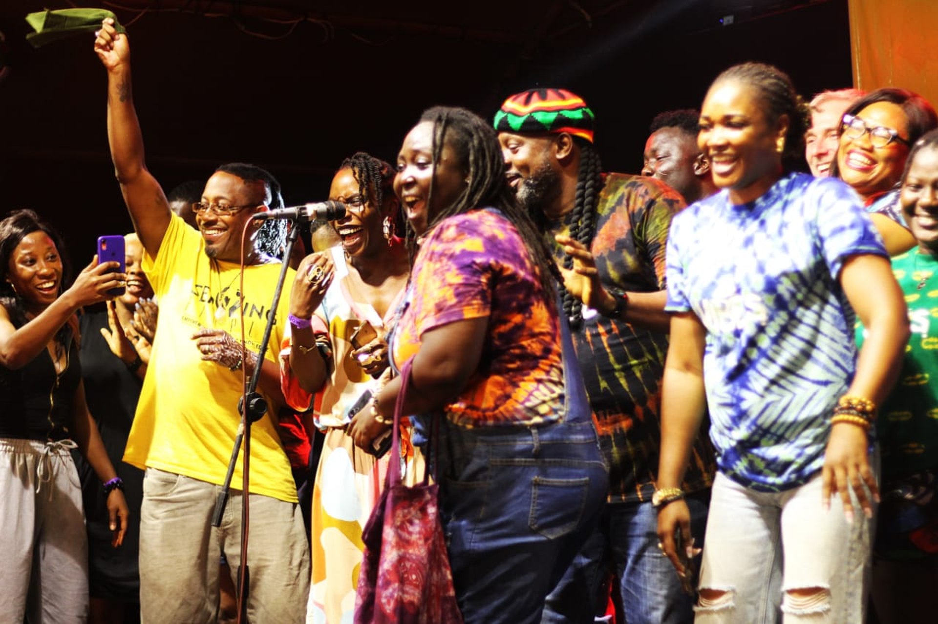 gray computer monitor