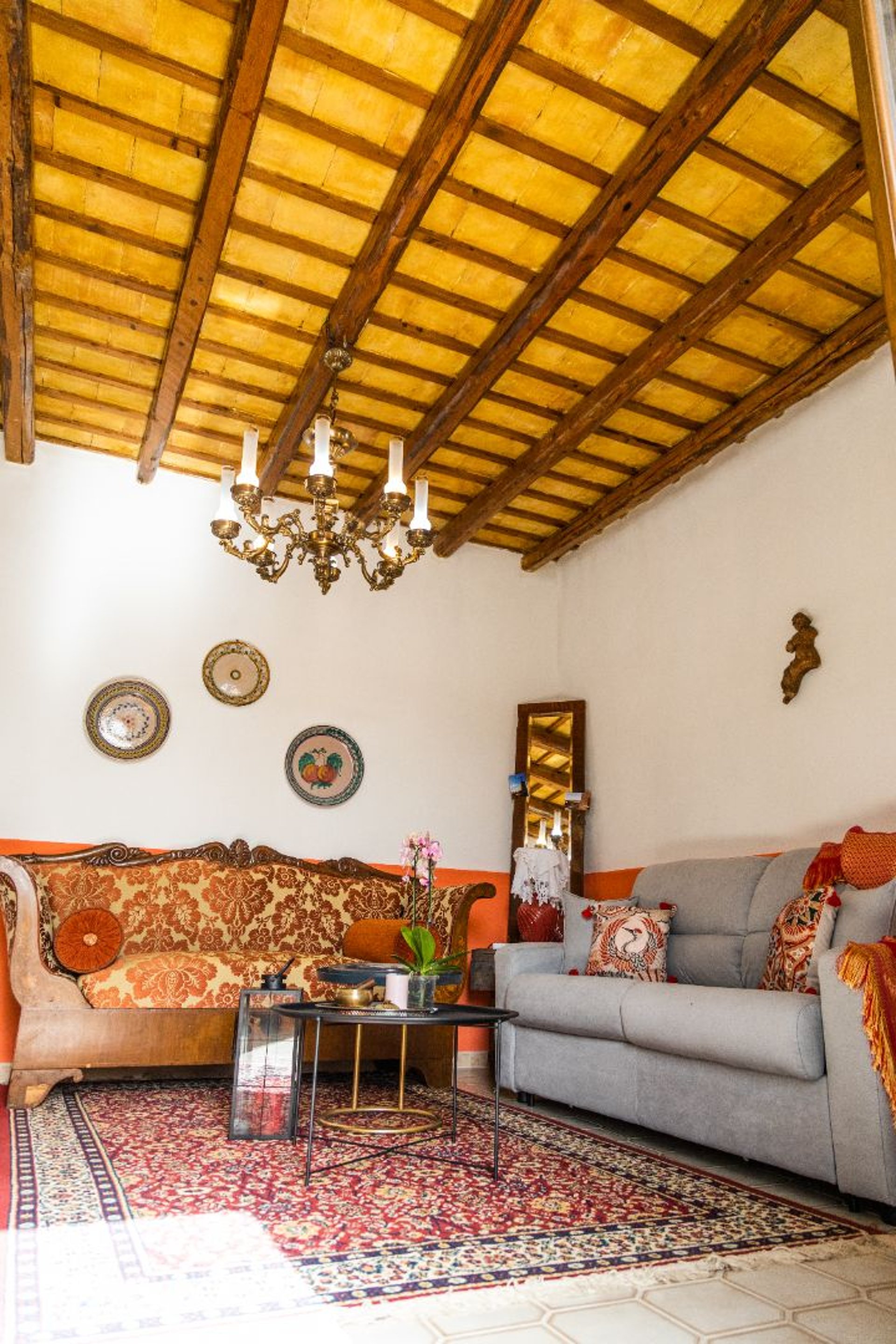 person wearing grey knit sweater