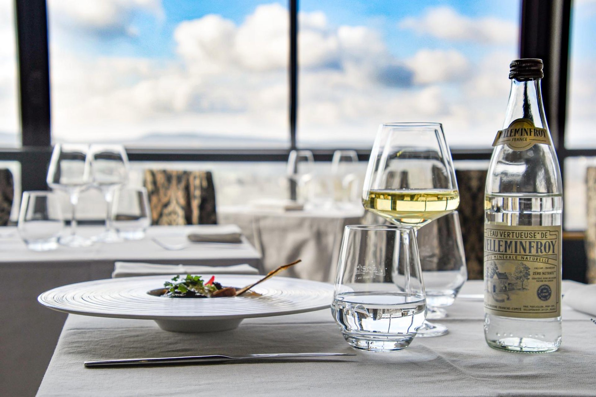 black and white bed linen