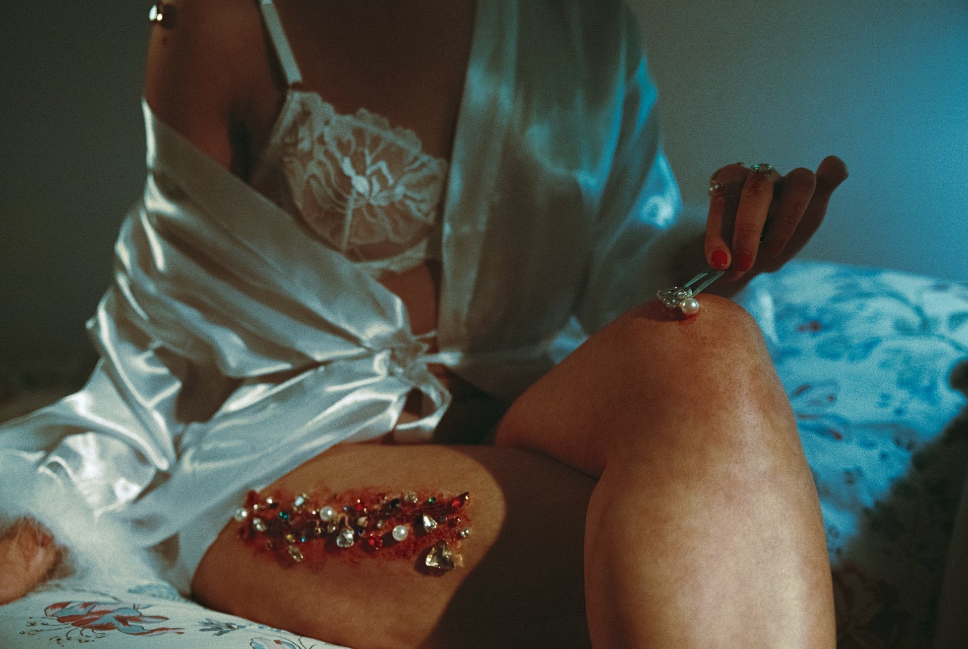 gray computer monitor