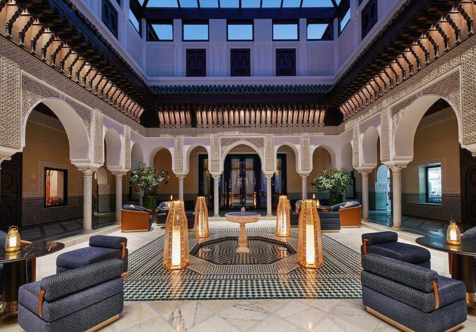 gray computer monitor