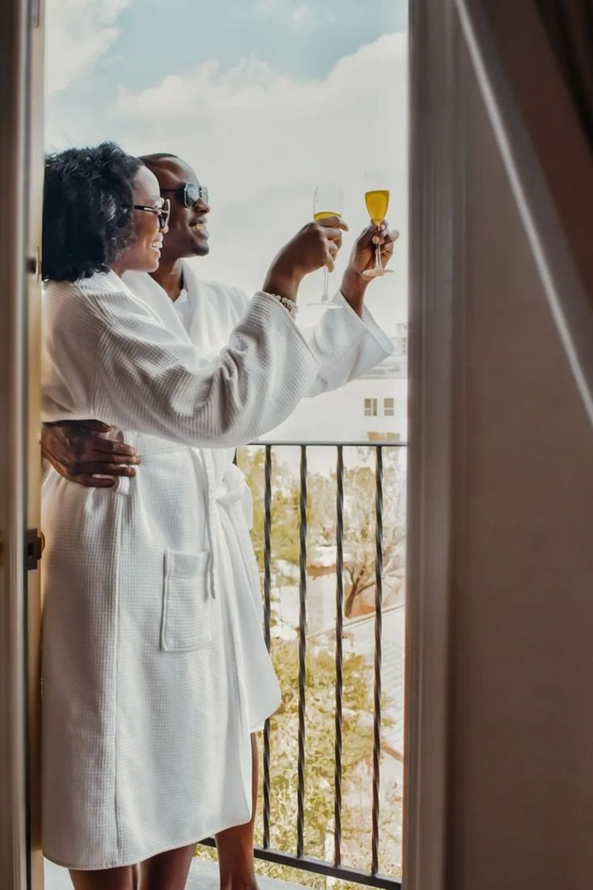 black and white bed linen