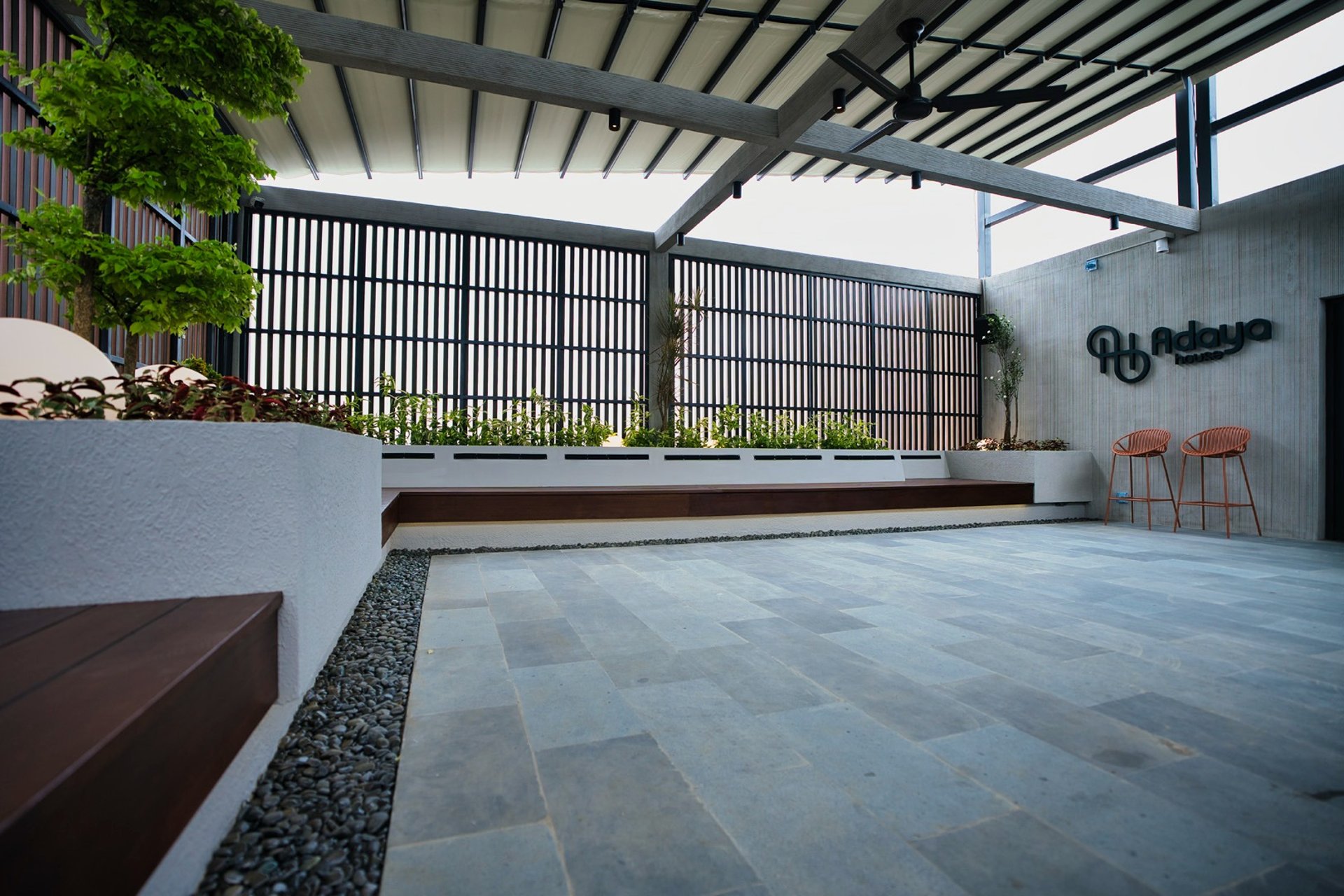 black and white bed linen