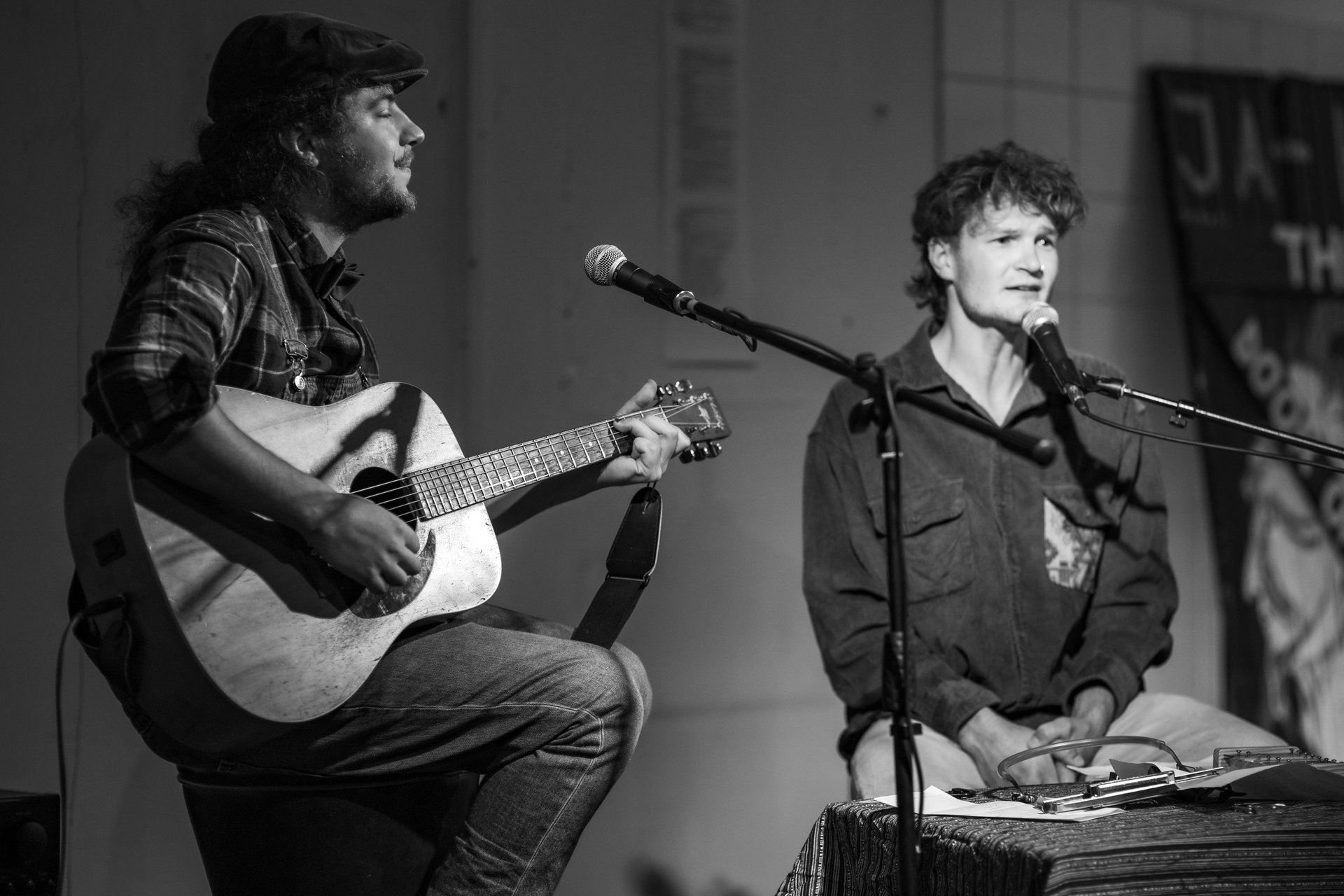 black and white bed linen