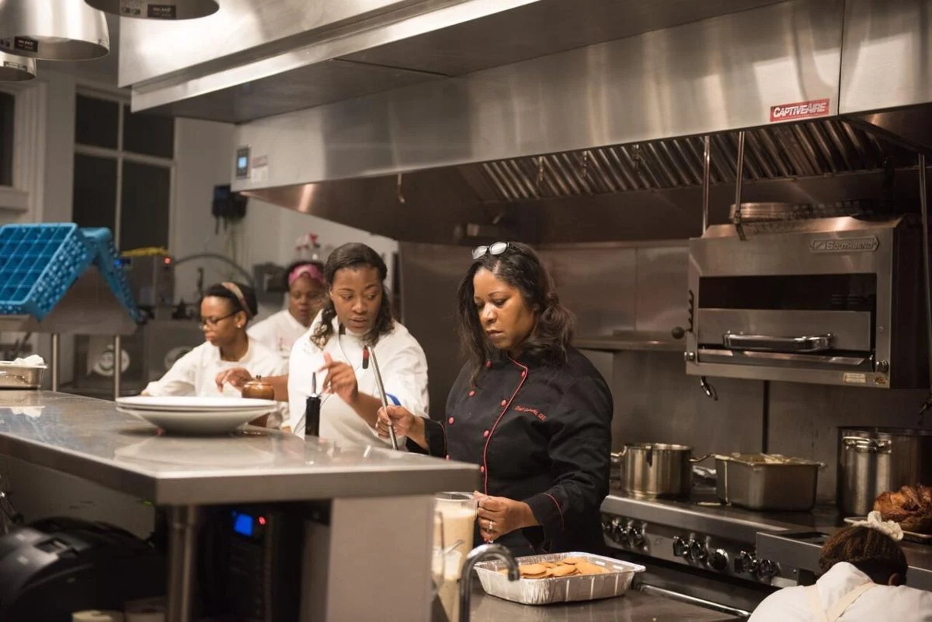 gray computer monitor