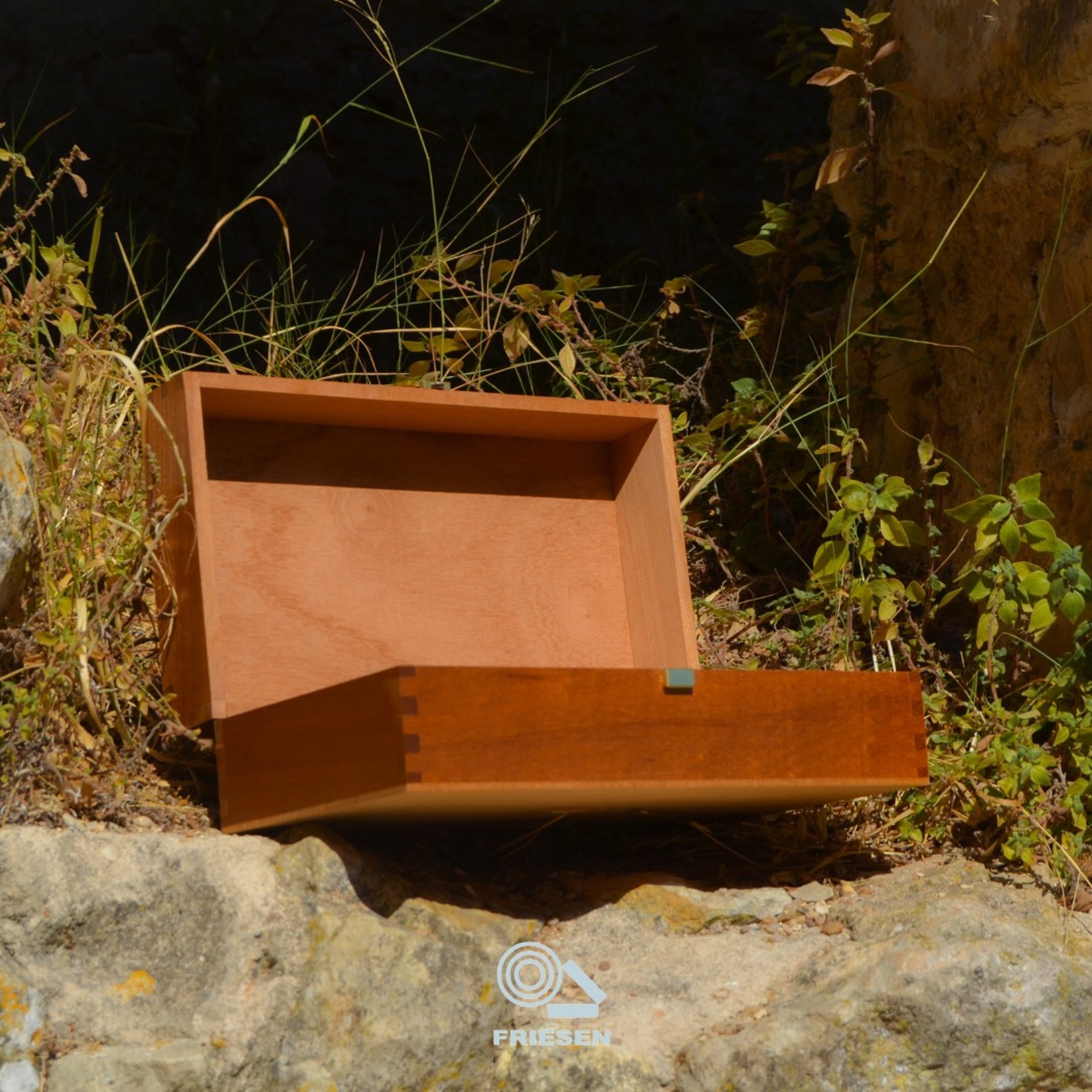 gray computer monitor