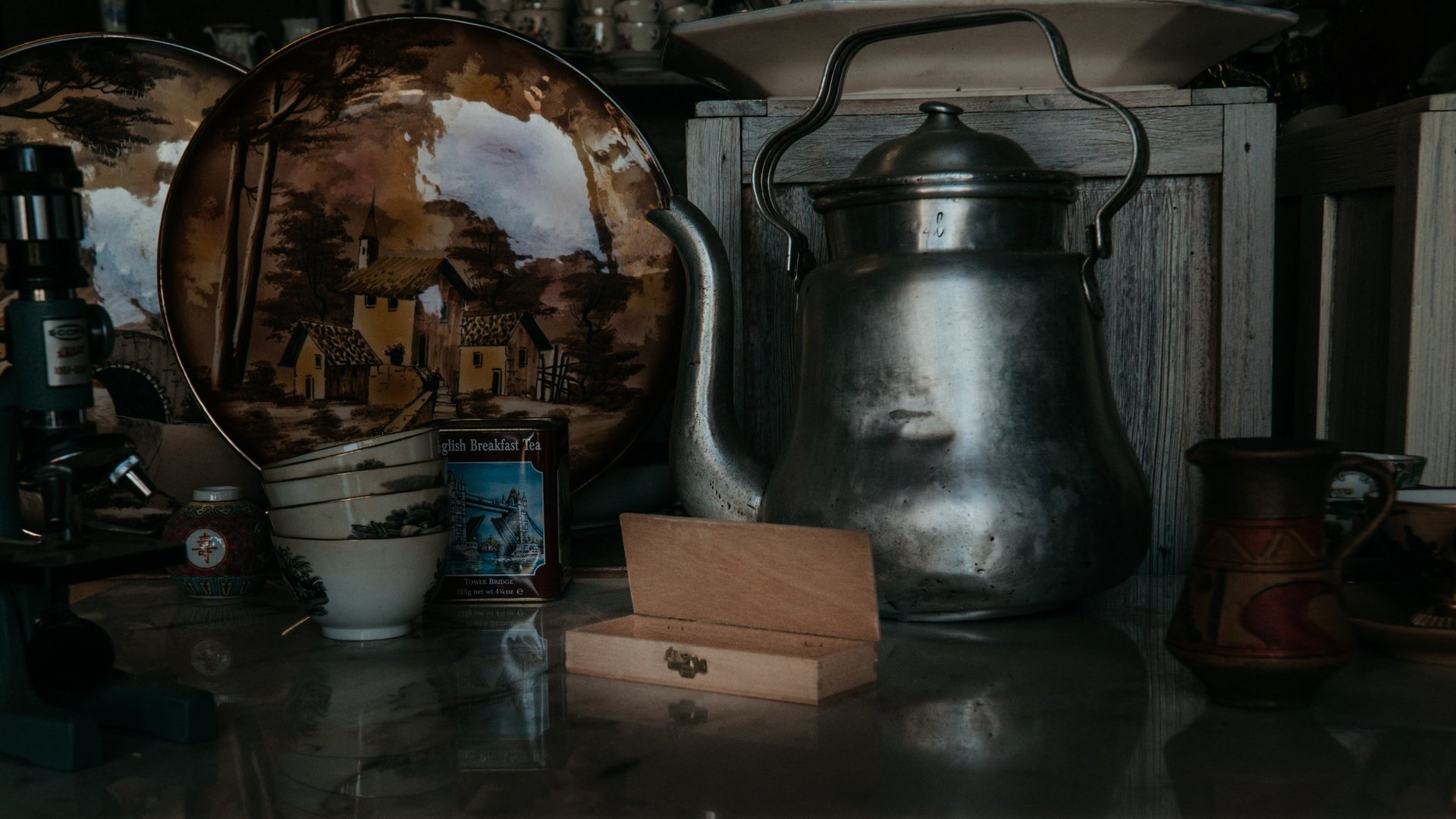 black and white bed linen