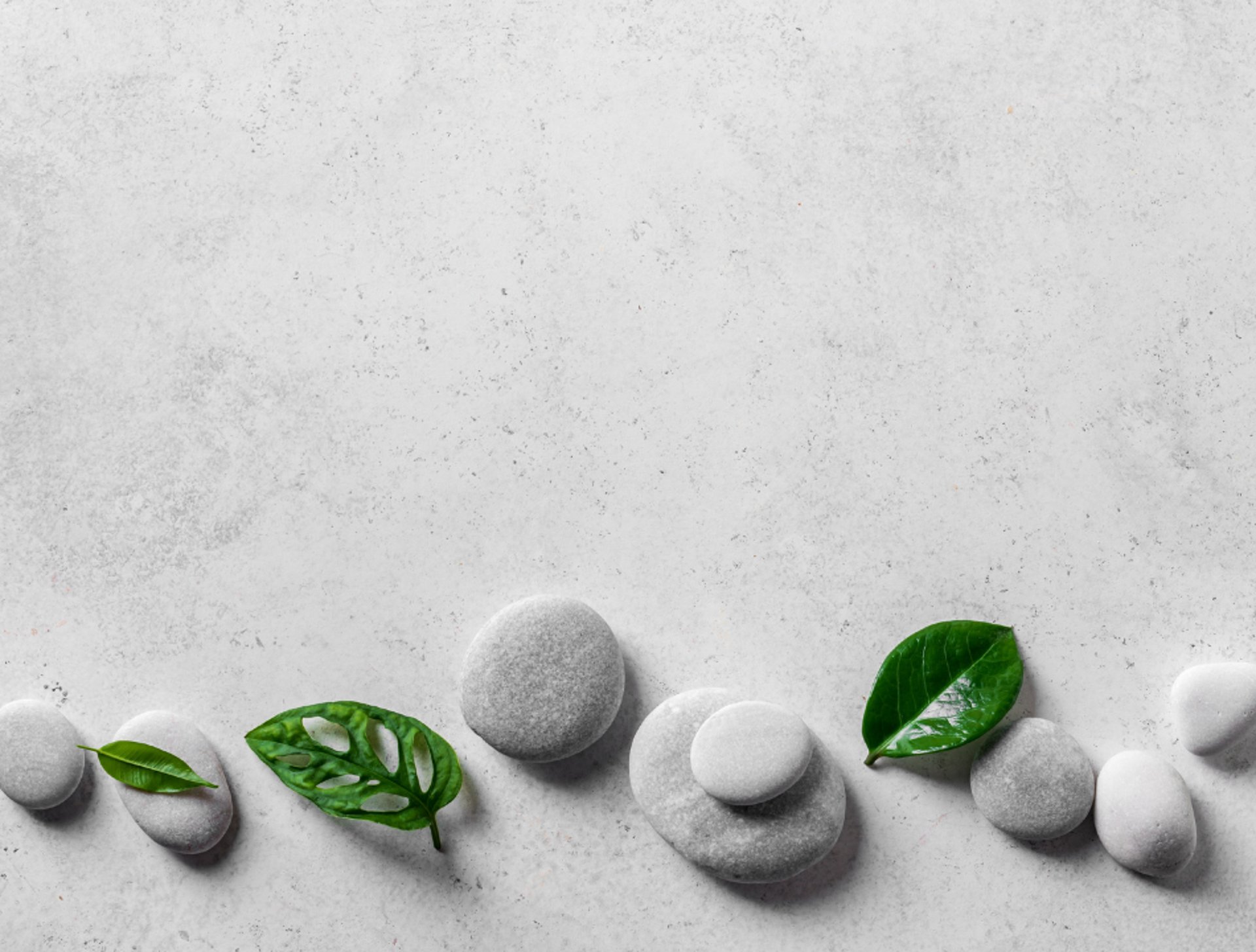 green and yellow light bokeh