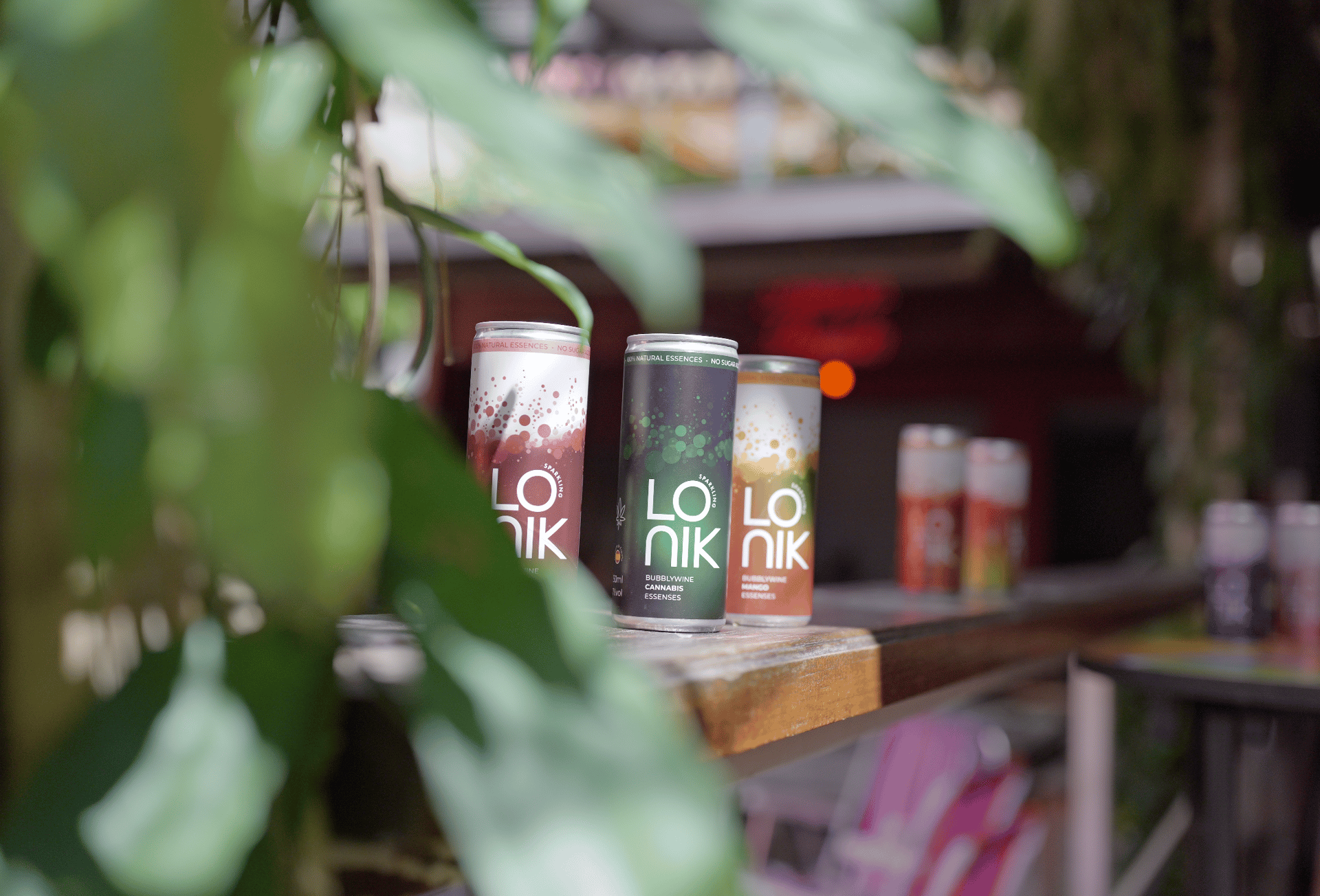 black and white bed linen