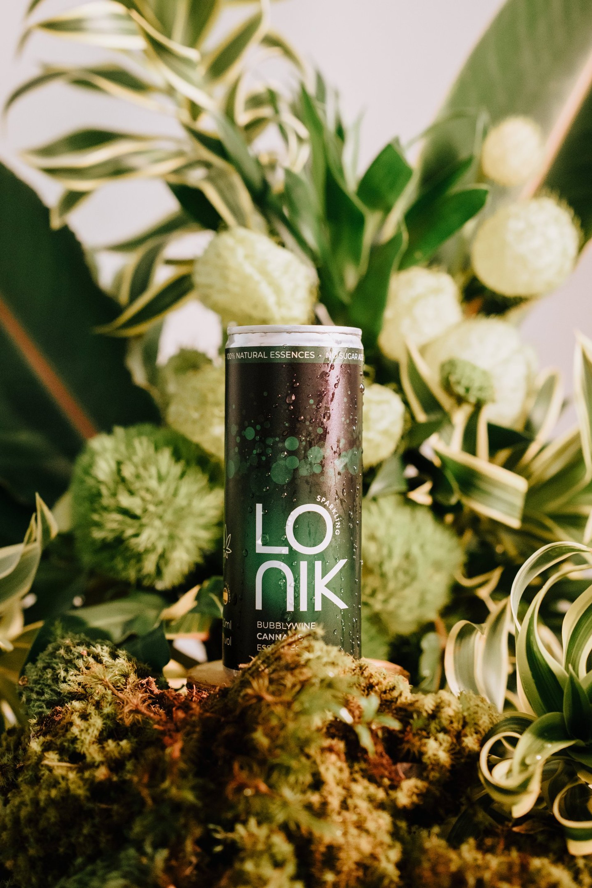 black and white bed linen