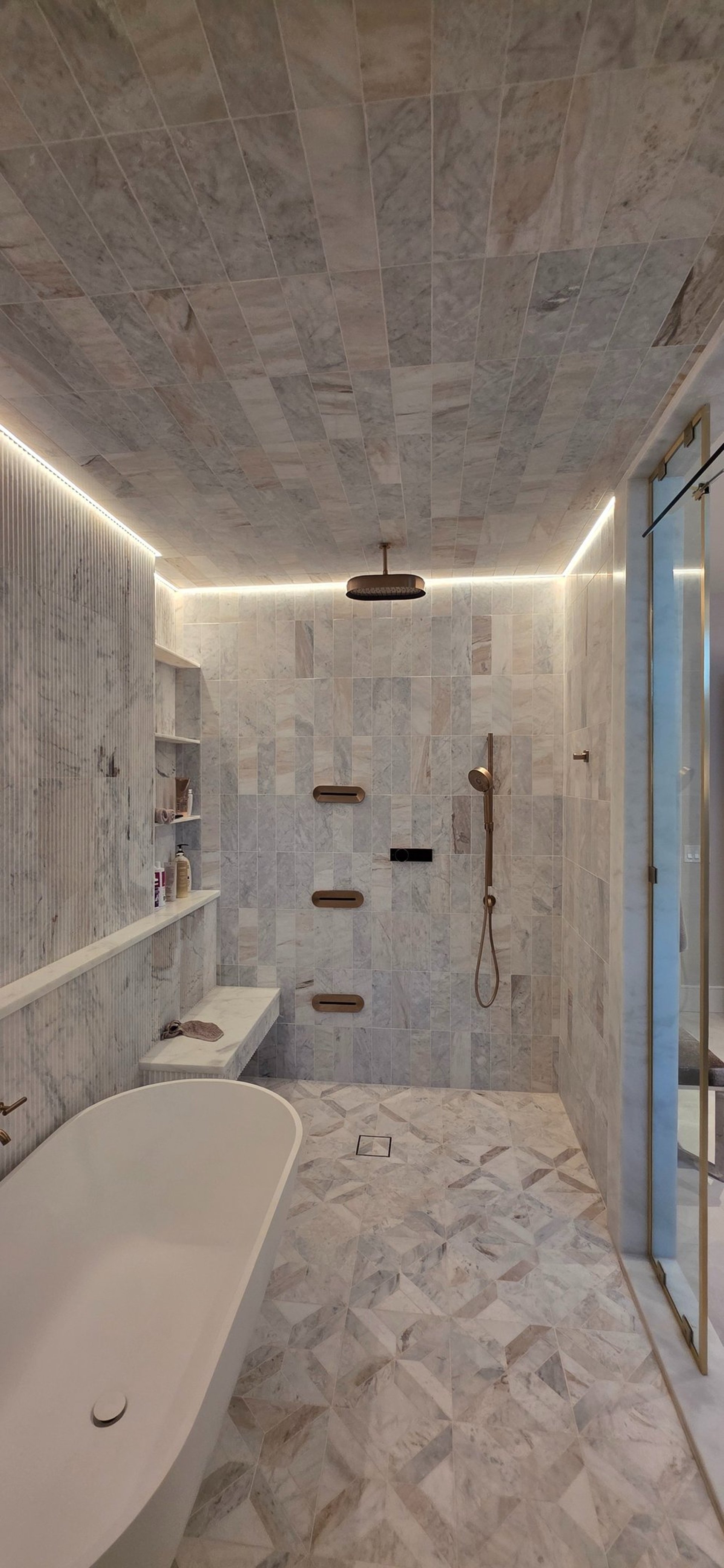 gray computer monitor