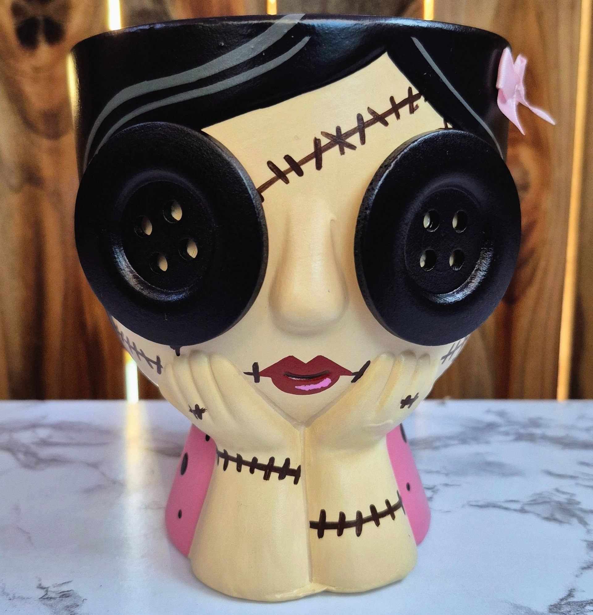 gray computer monitor