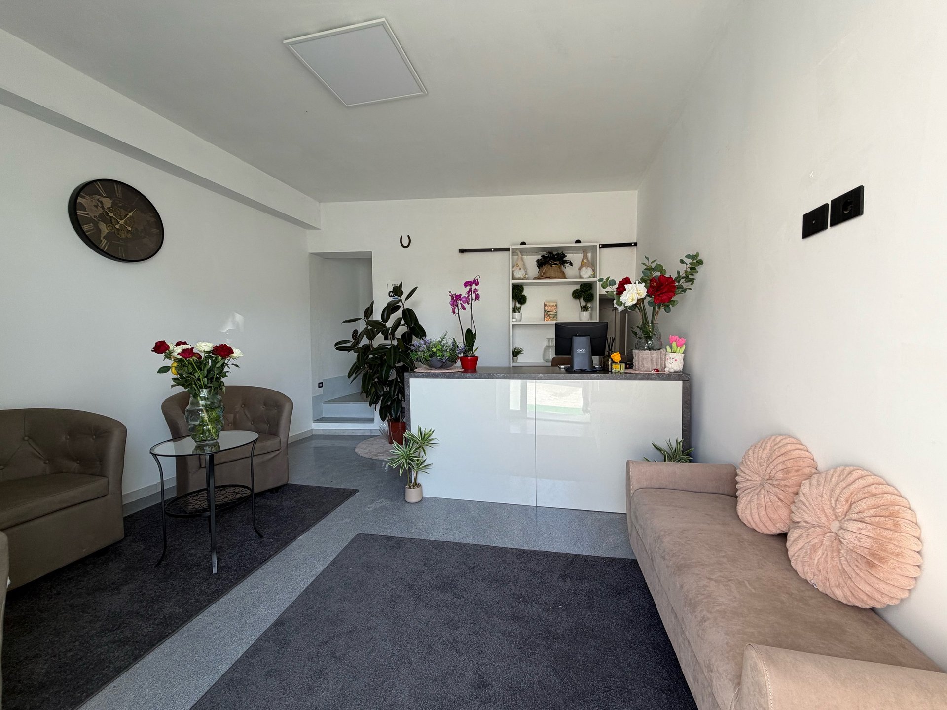 black and white bed linen