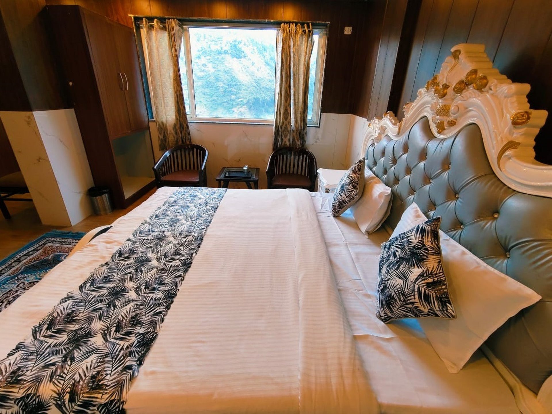 black and white bed linen