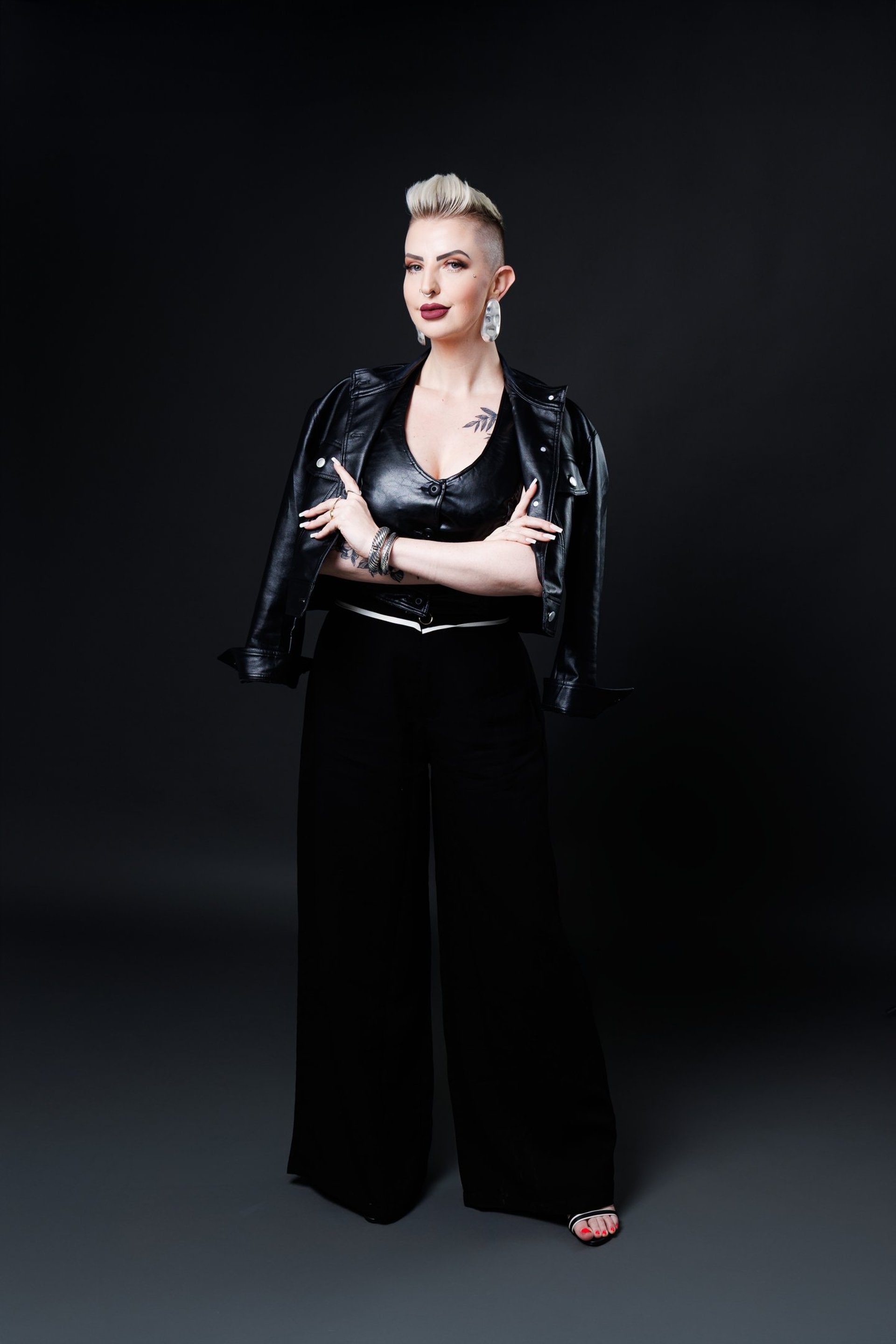 black and white bed linen