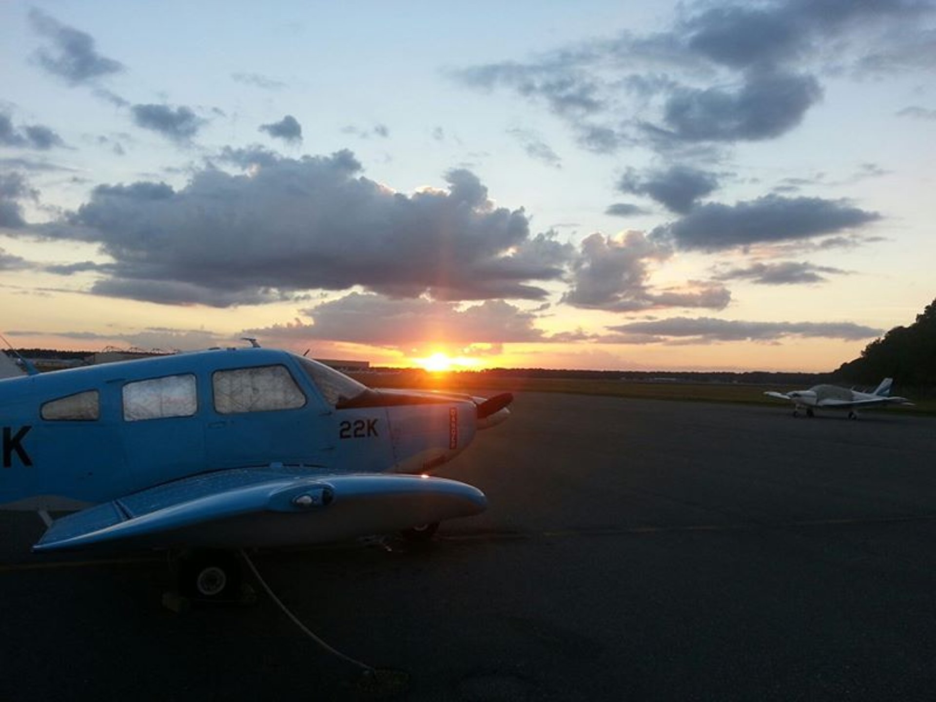 gray computer monitor