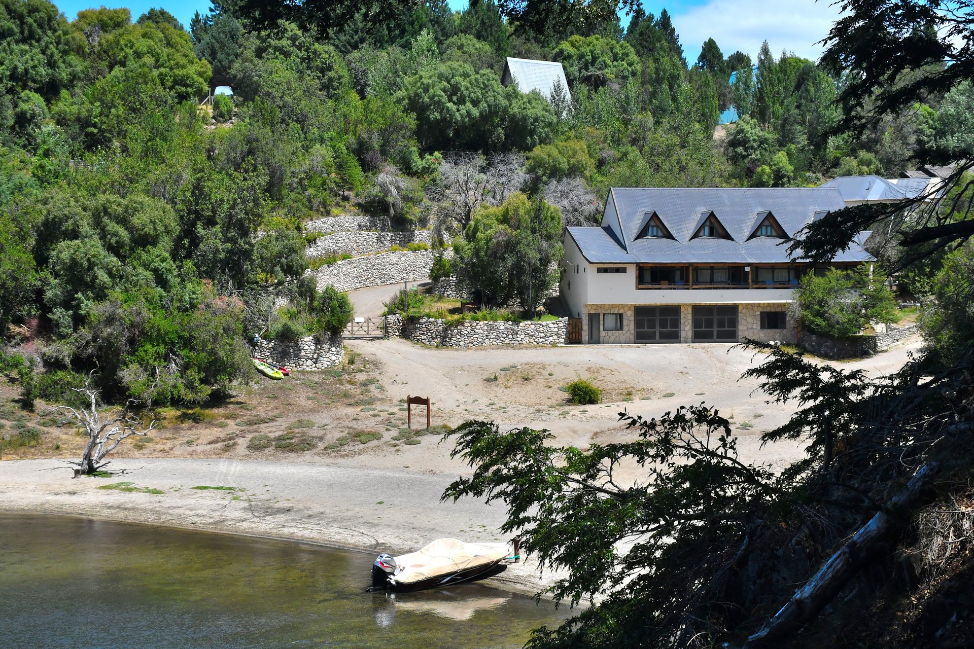 black and white bed linen