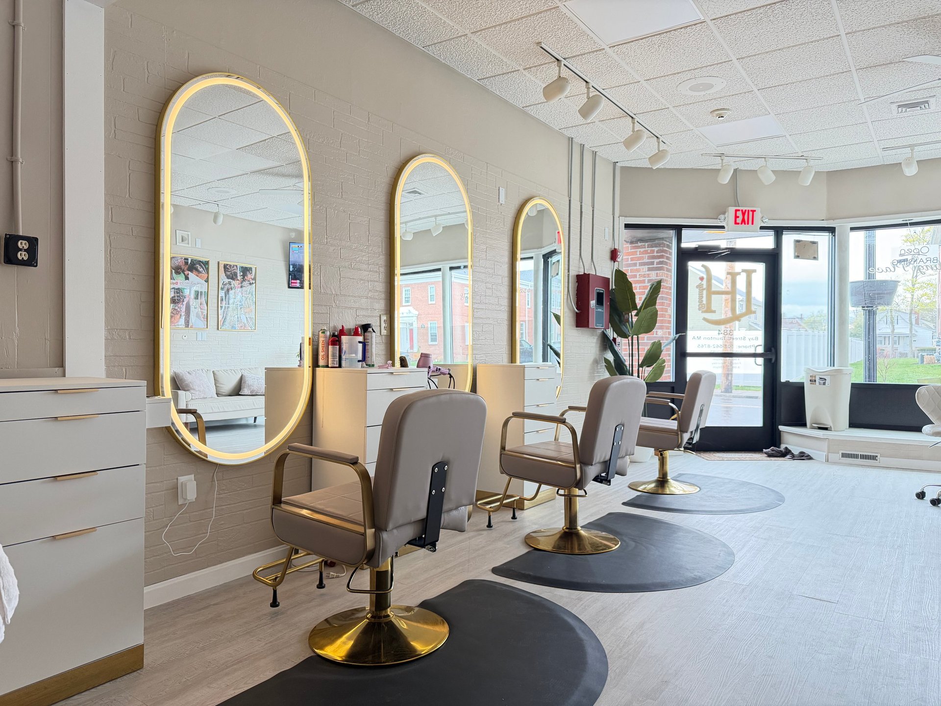 black and white bed linen