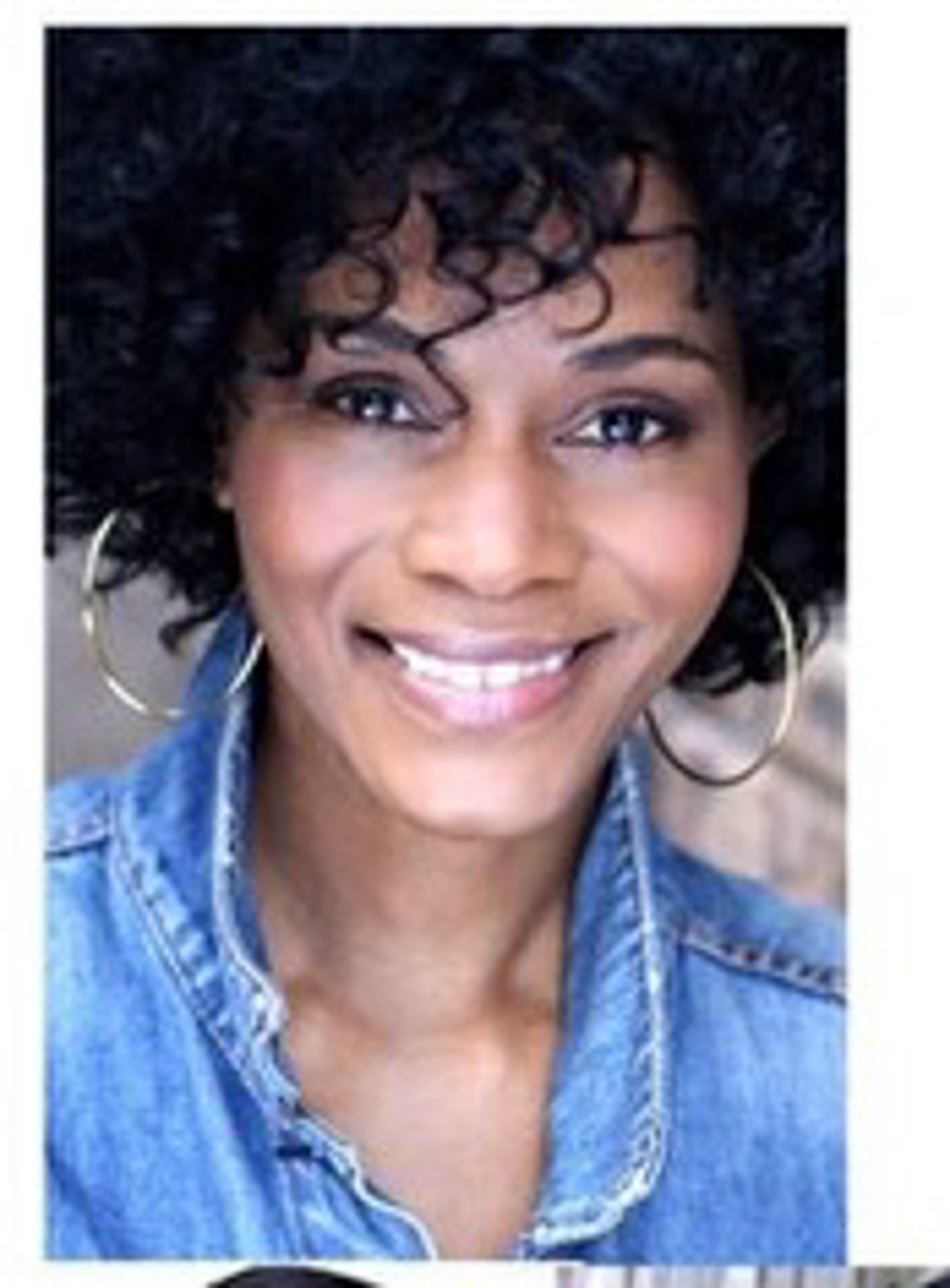 gray computer monitor