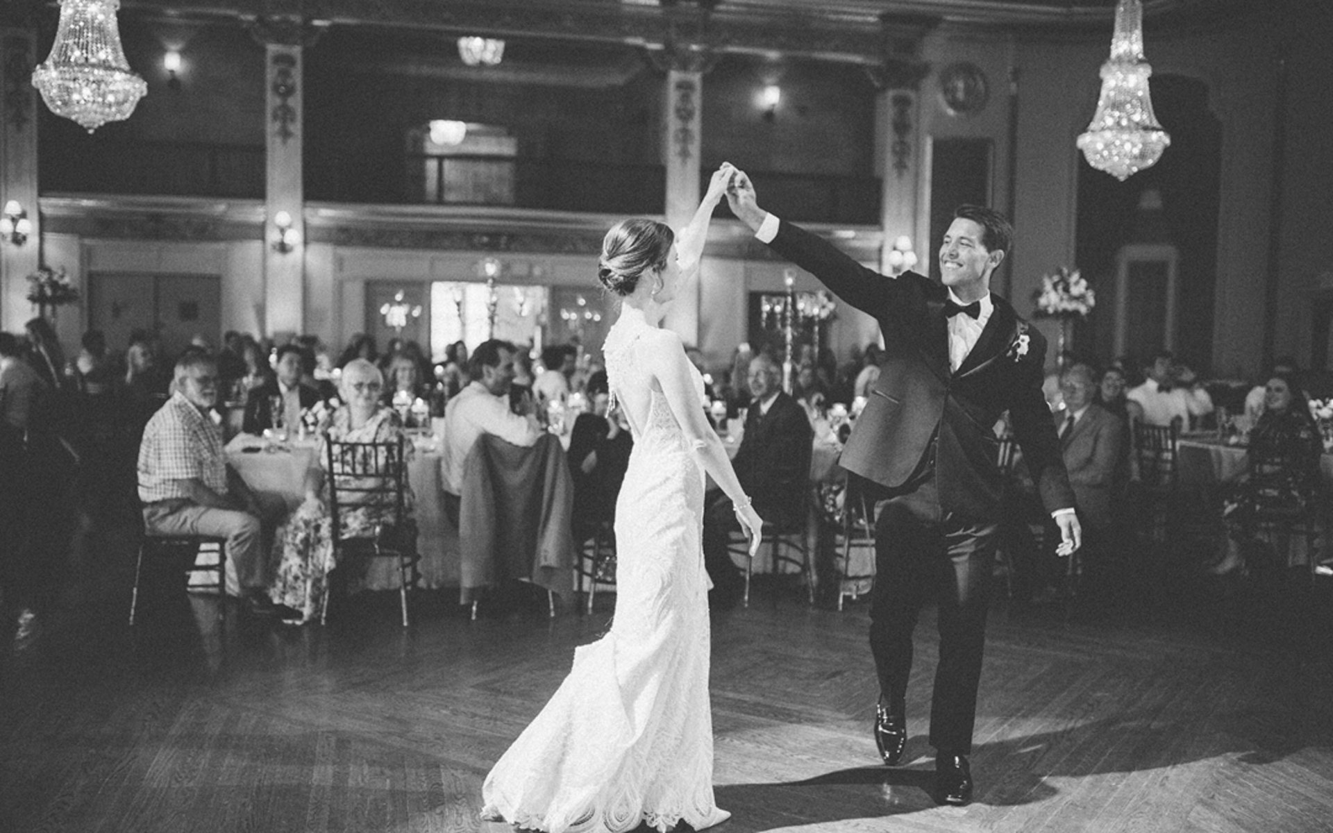 gray computer monitor