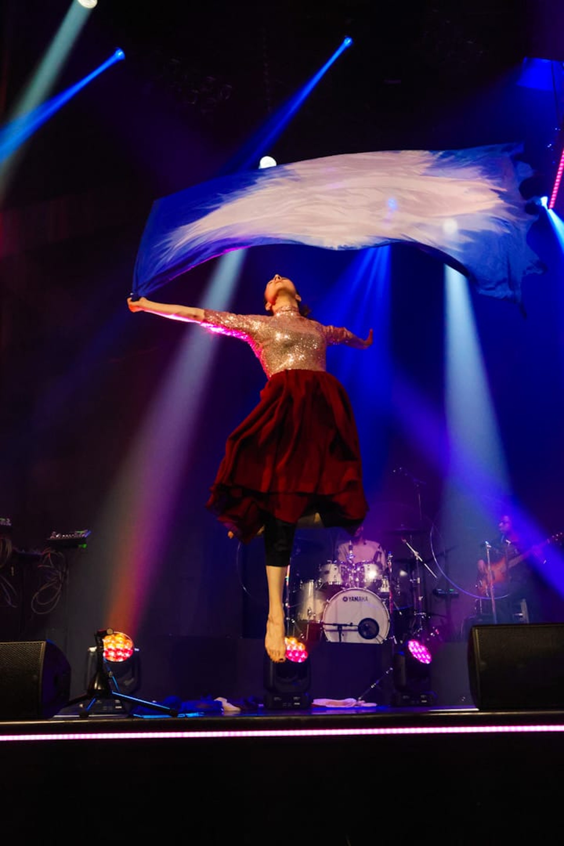 black and white bed linen