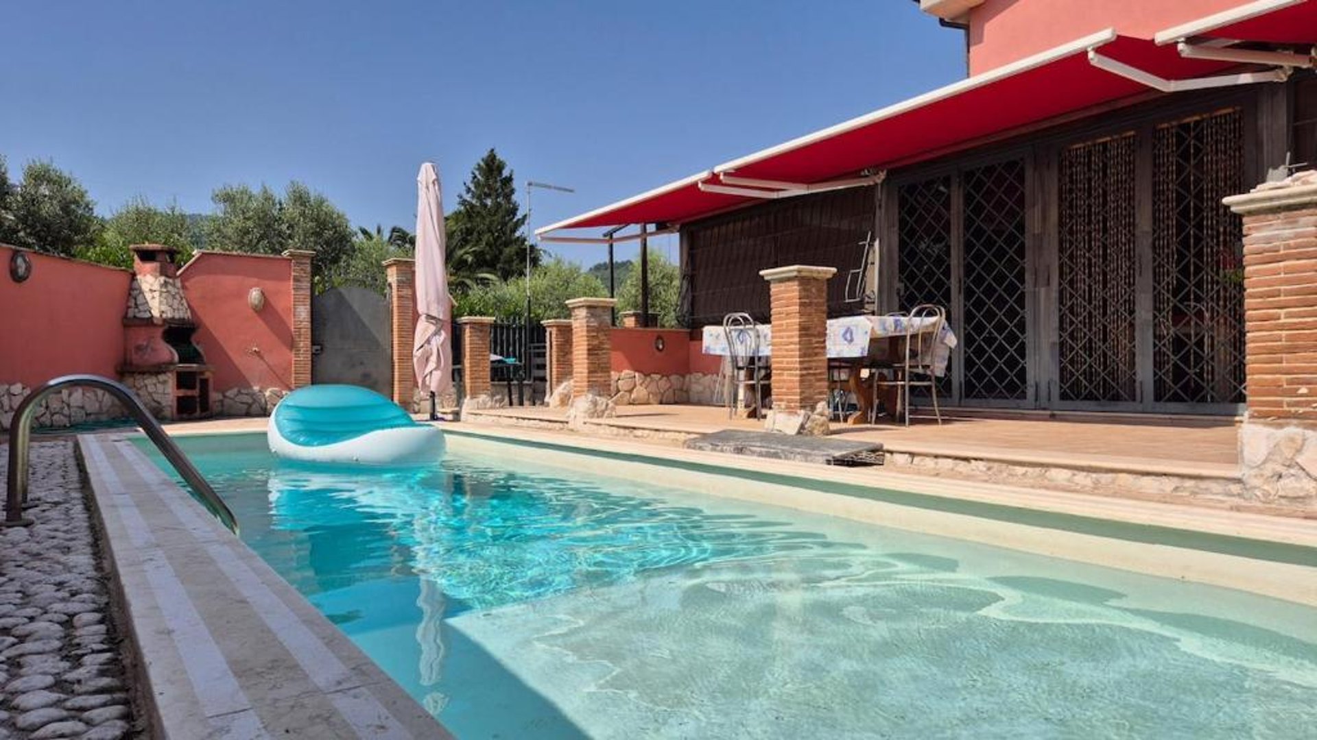 black and white bed linen