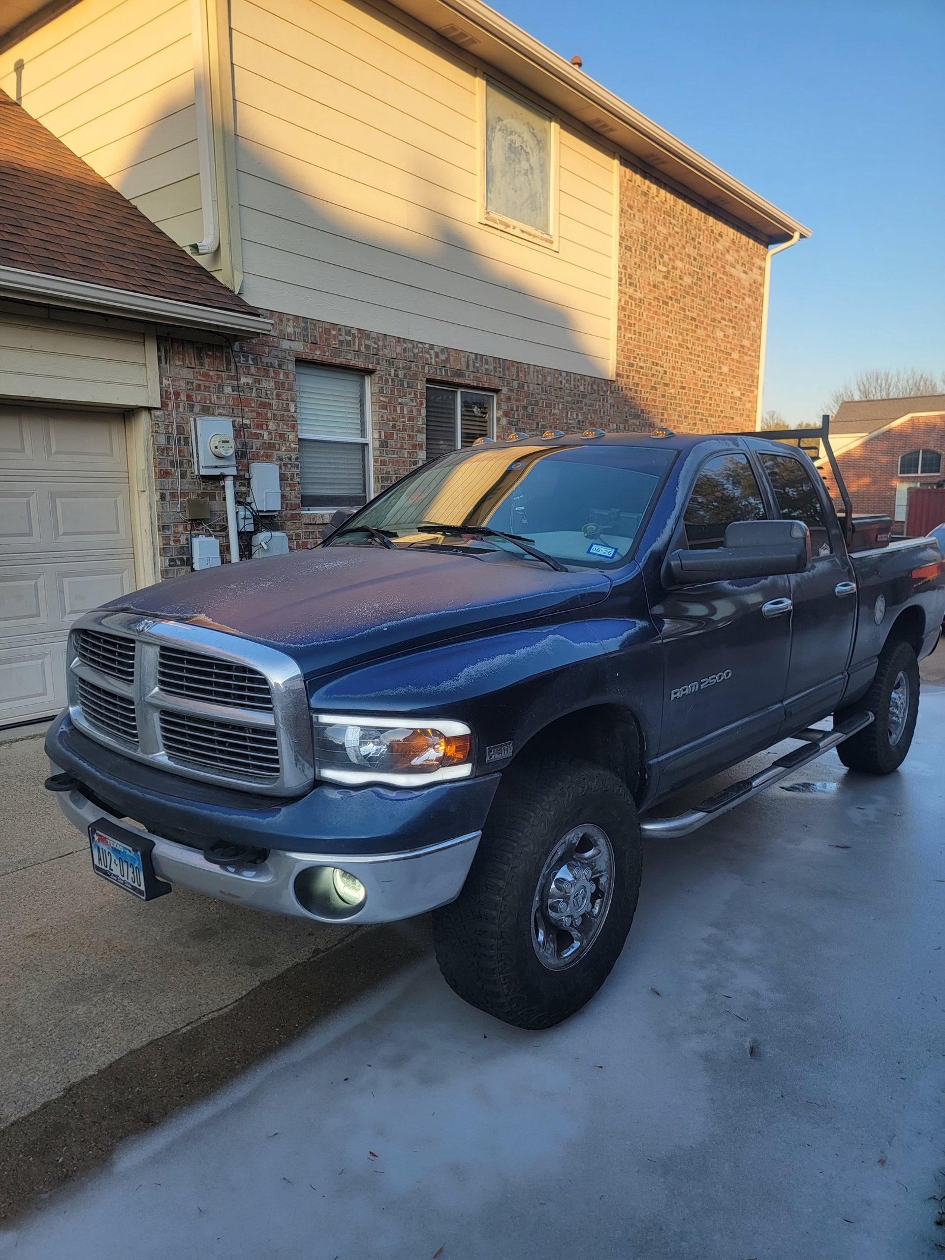 gray computer monitor