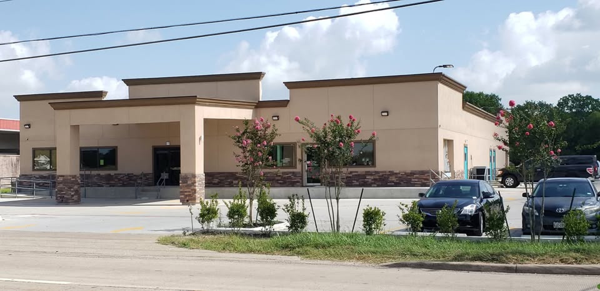 gray computer monitor