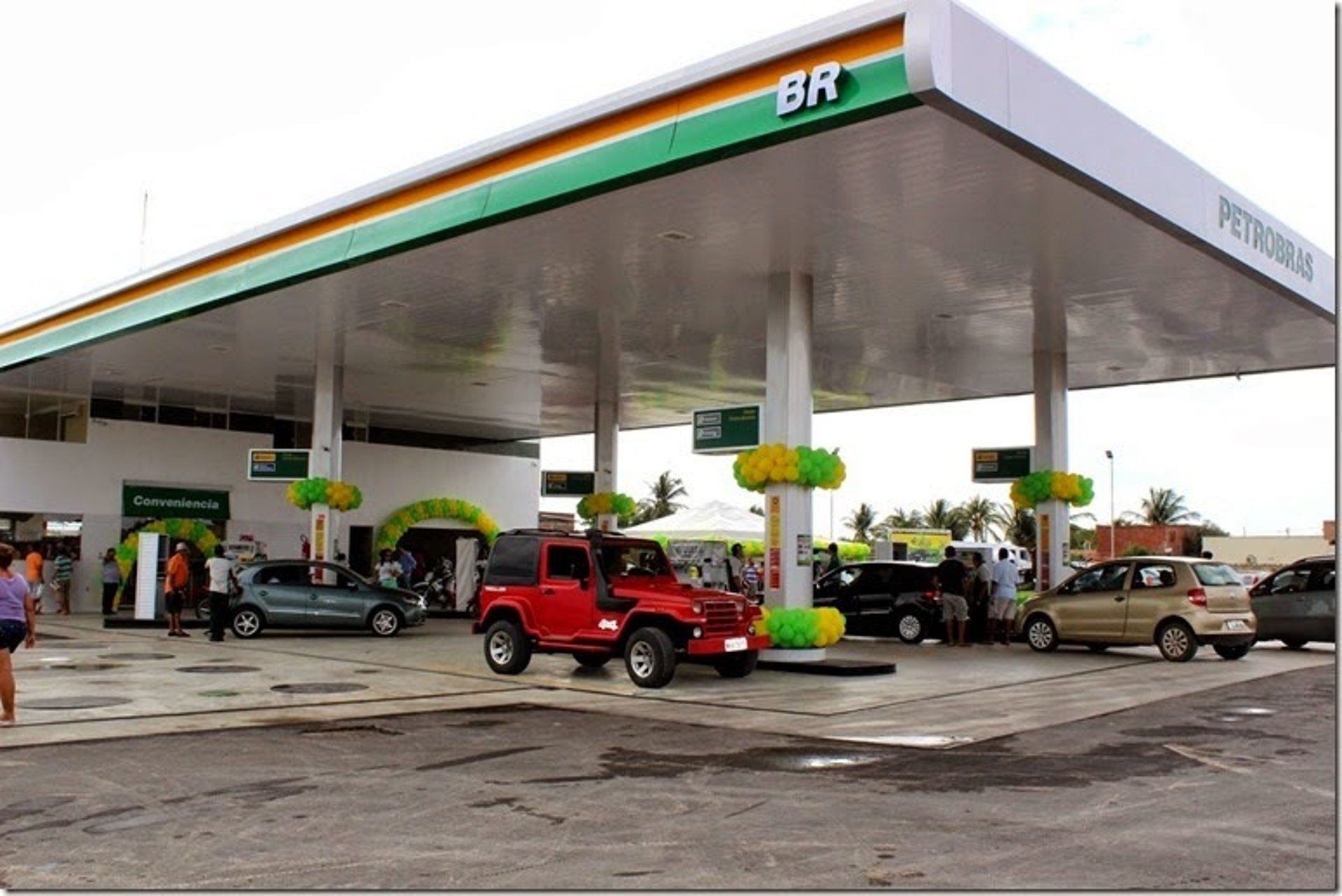 gray computer monitor