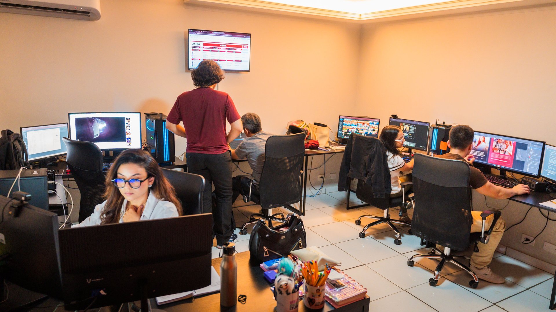 black and white bed linen