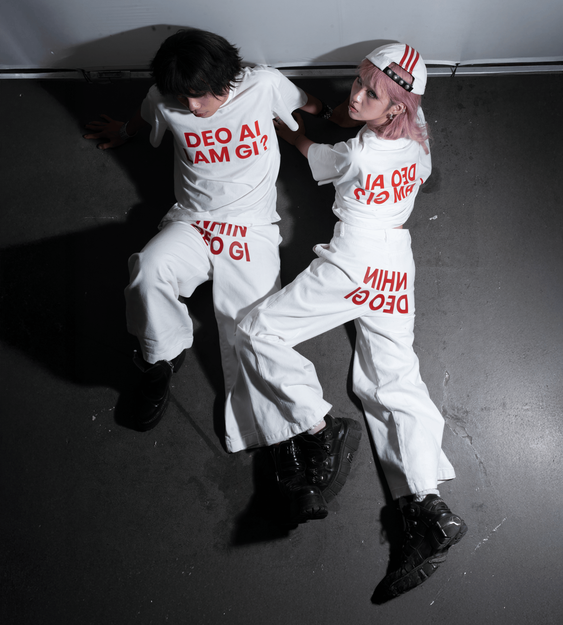 black and white bed linen