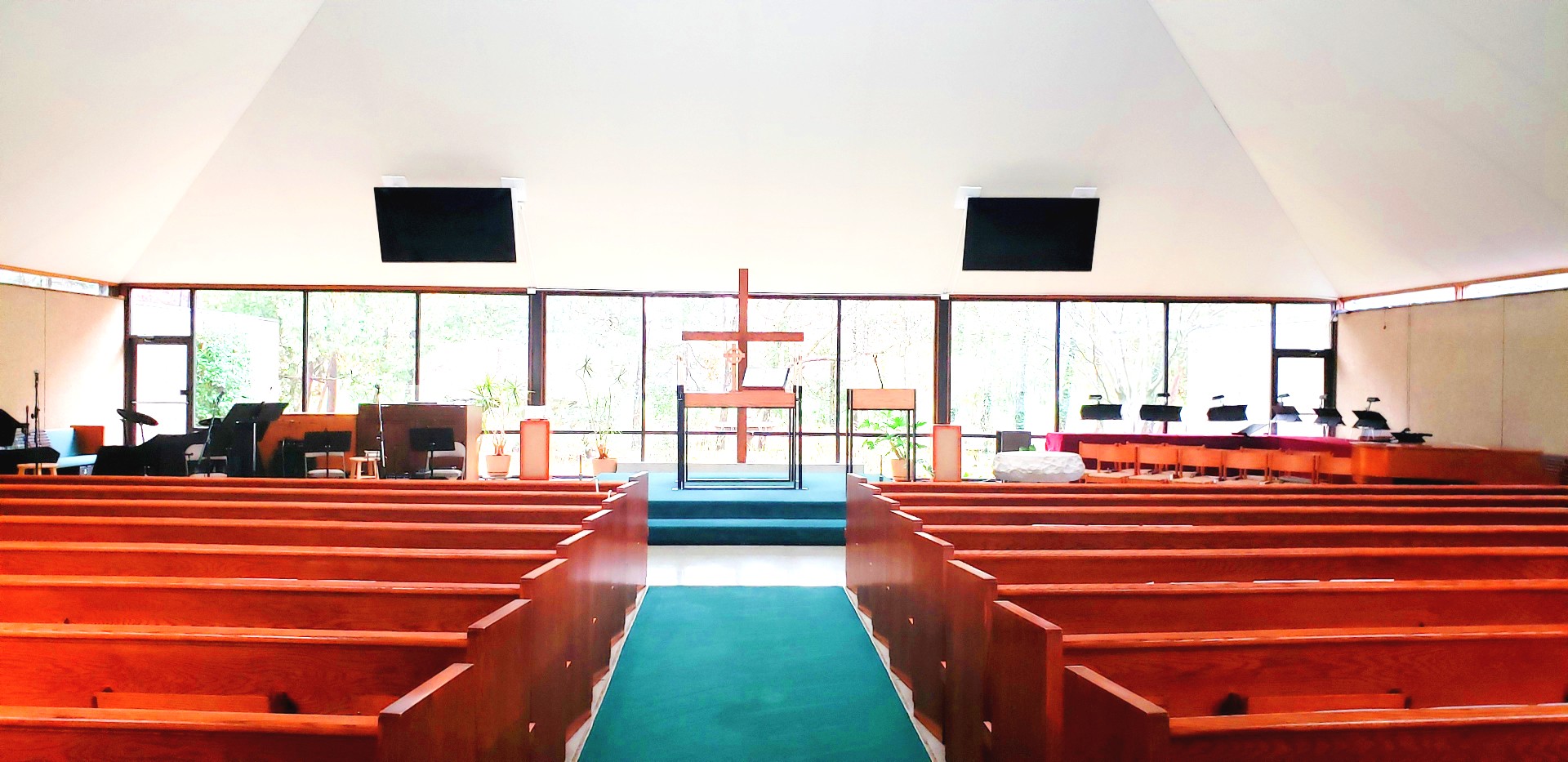 black and white bed linen