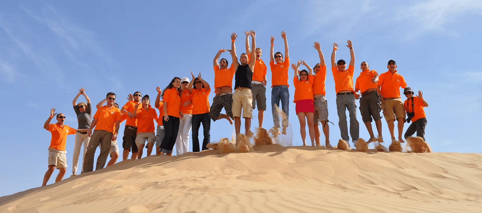 gray computer monitor